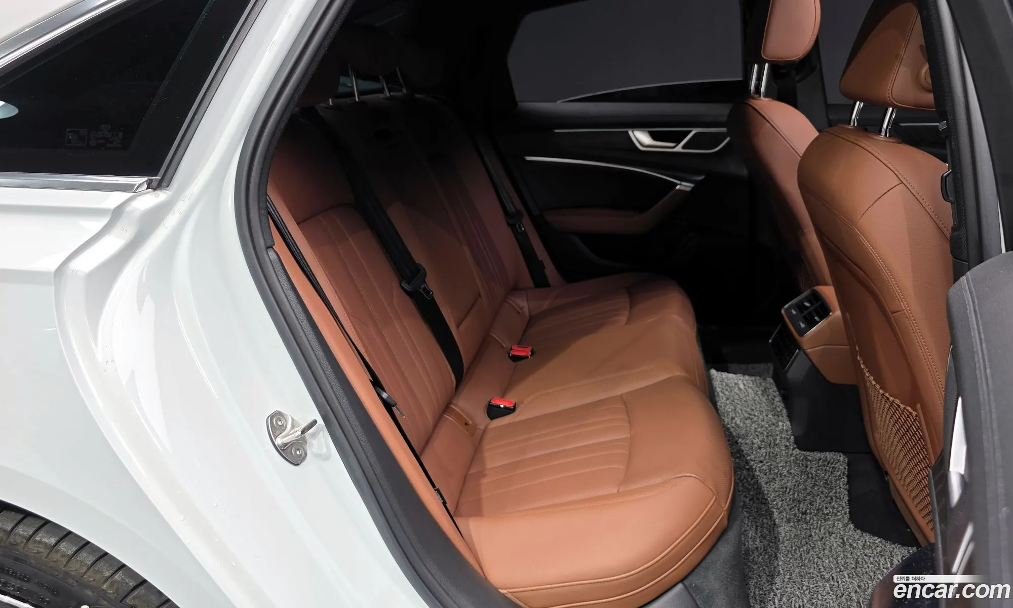 Audi A6 2023 WAUZZZF22PN035157 — 9