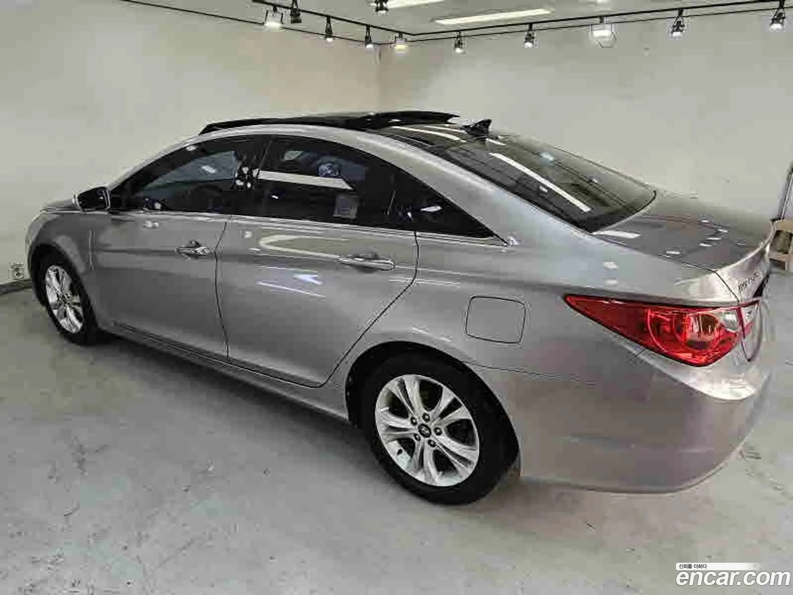 Hyundai YF Sonata 2009 — 20