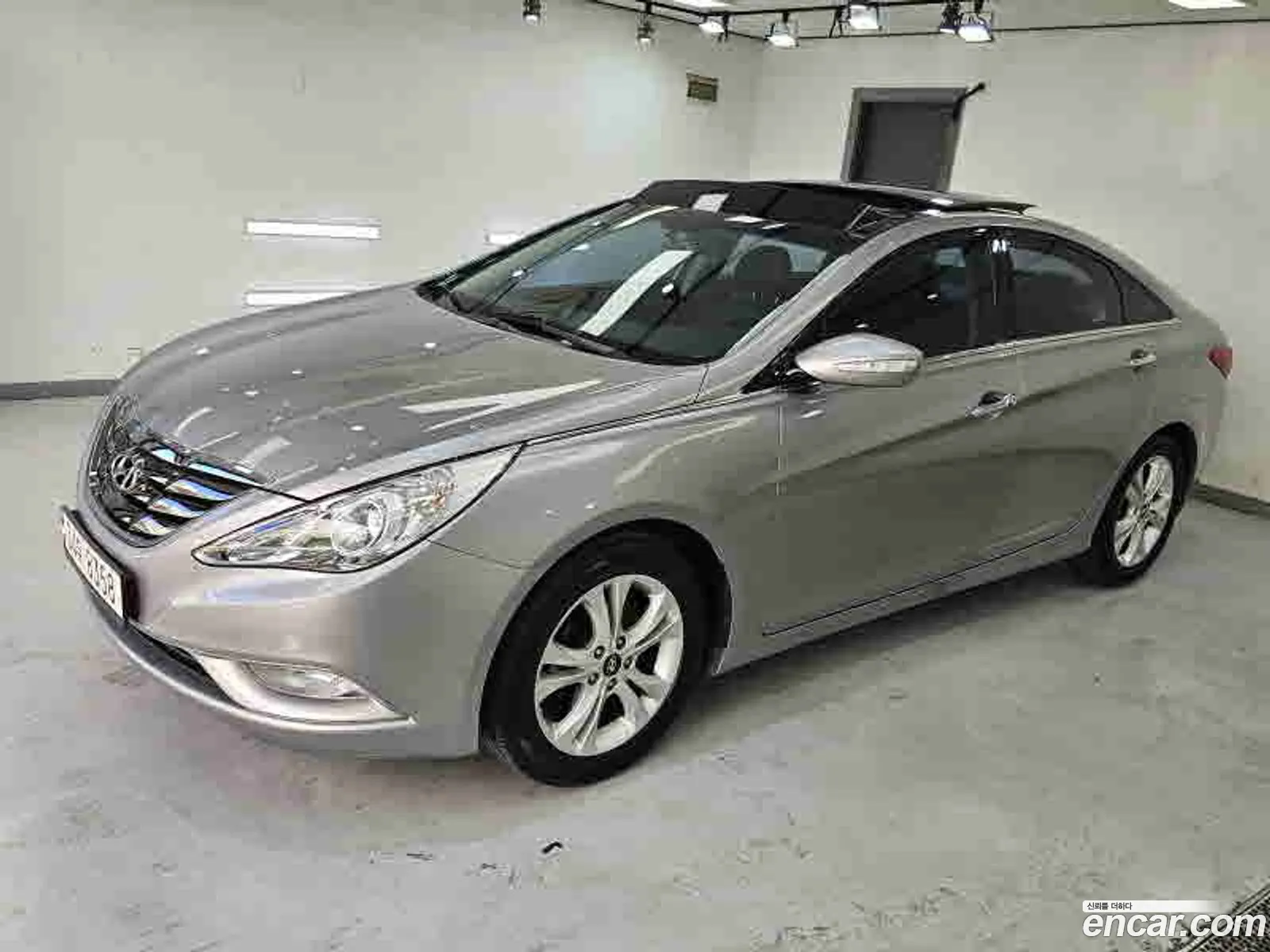Hyundai YF Sonata 2009 — 19
