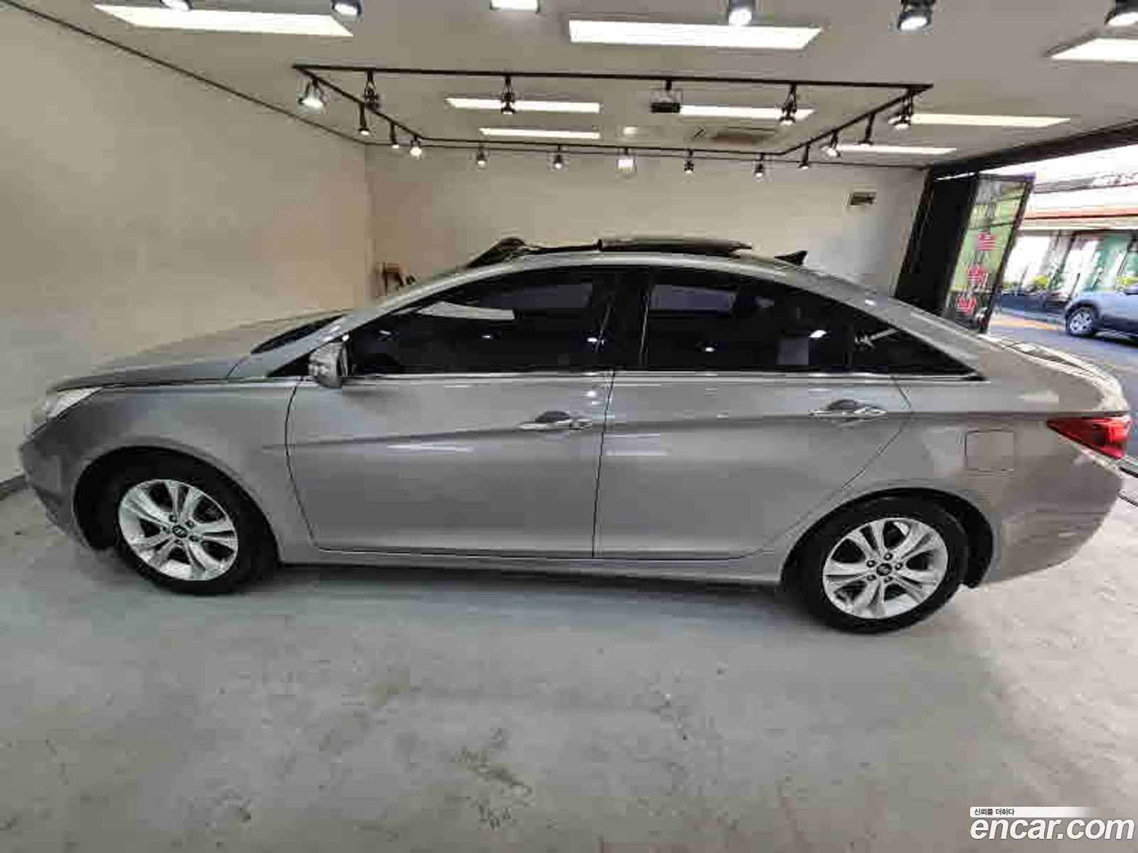 Hyundai YF Sonata 2009 — 8