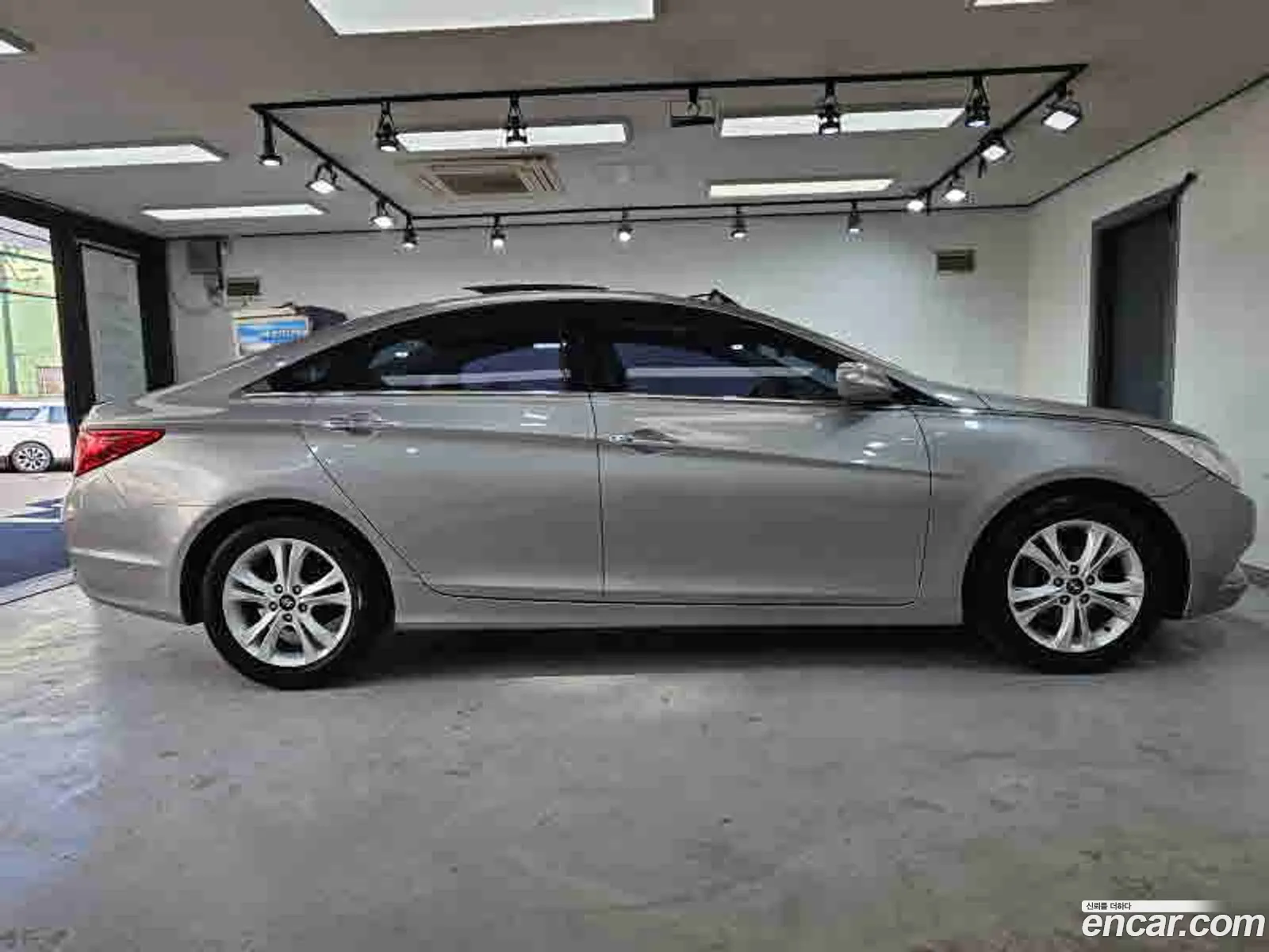 Hyundai YF Sonata 2009 — 4