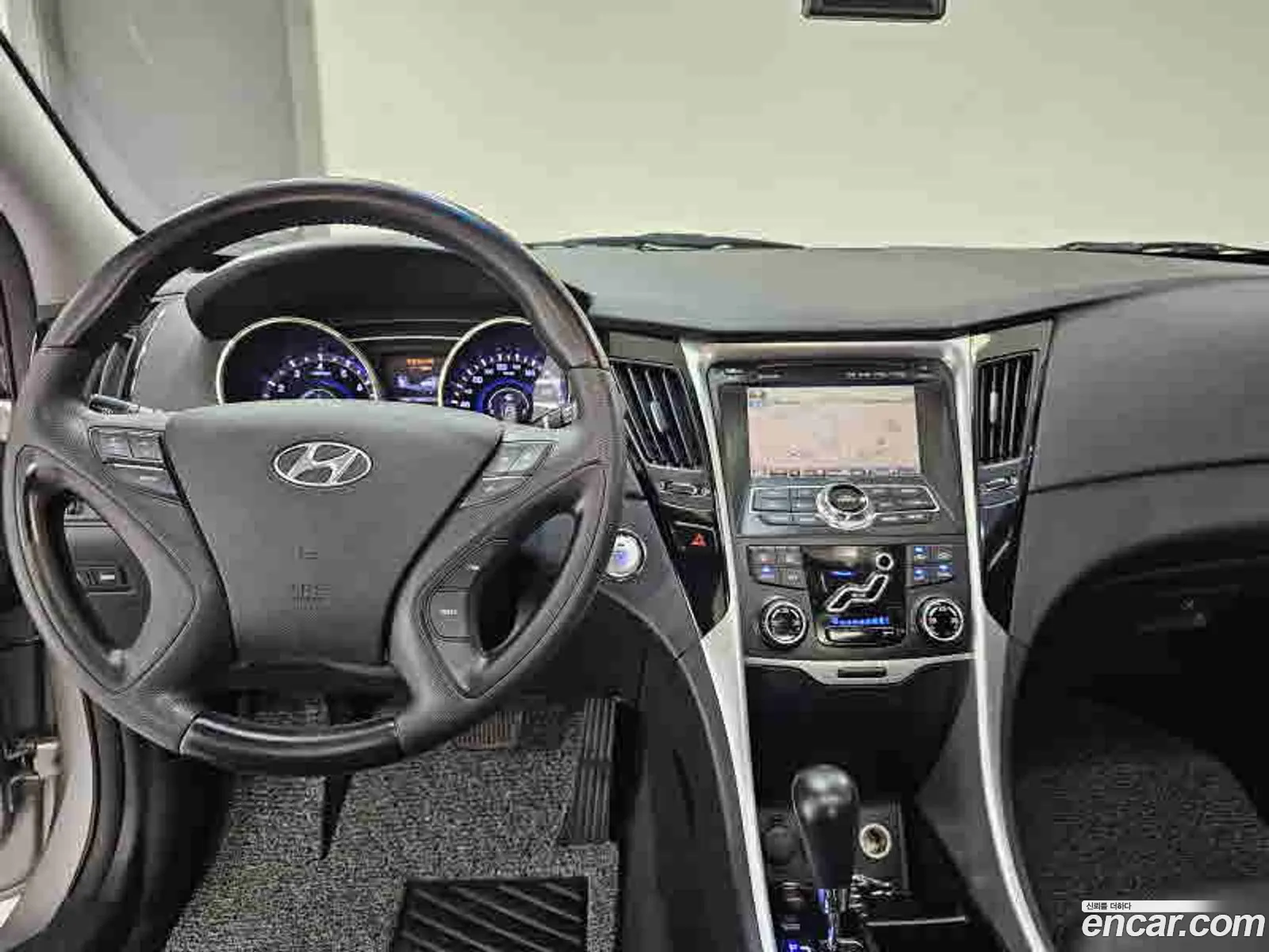 Hyundai YF Sonata 2009 — 11