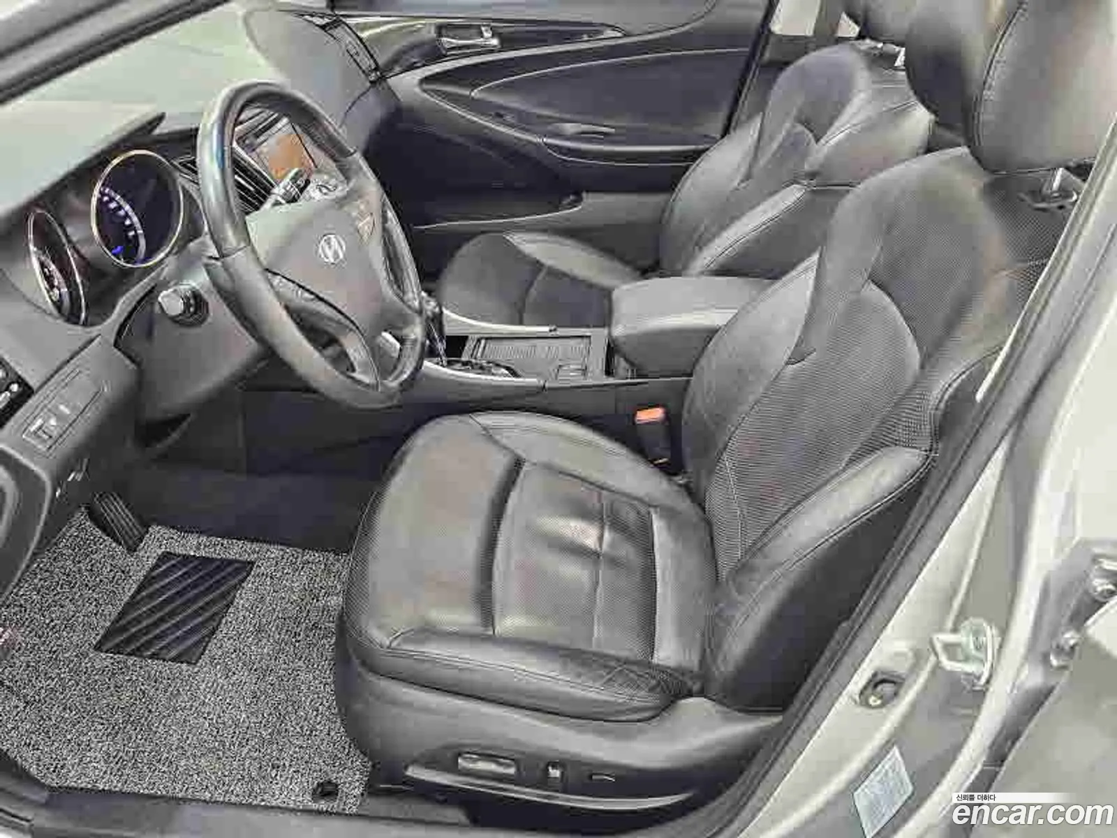 Hyundai YF Sonata 2009 — 15
