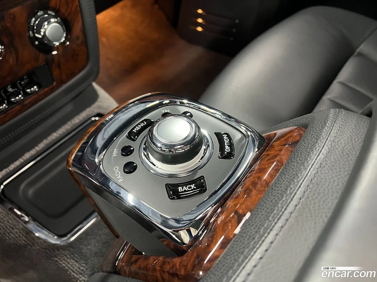 Rolls-Royce Phantom 2016 — 11