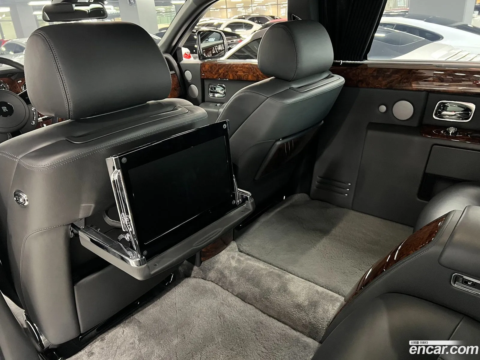 Rolls-Royce Phantom 2016 — 15