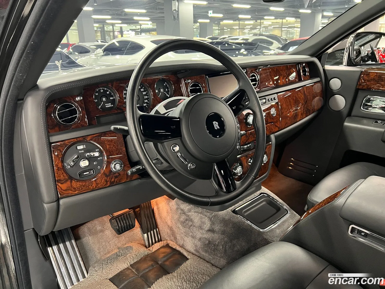 Rolls-Royce Phantom 2016 — 10