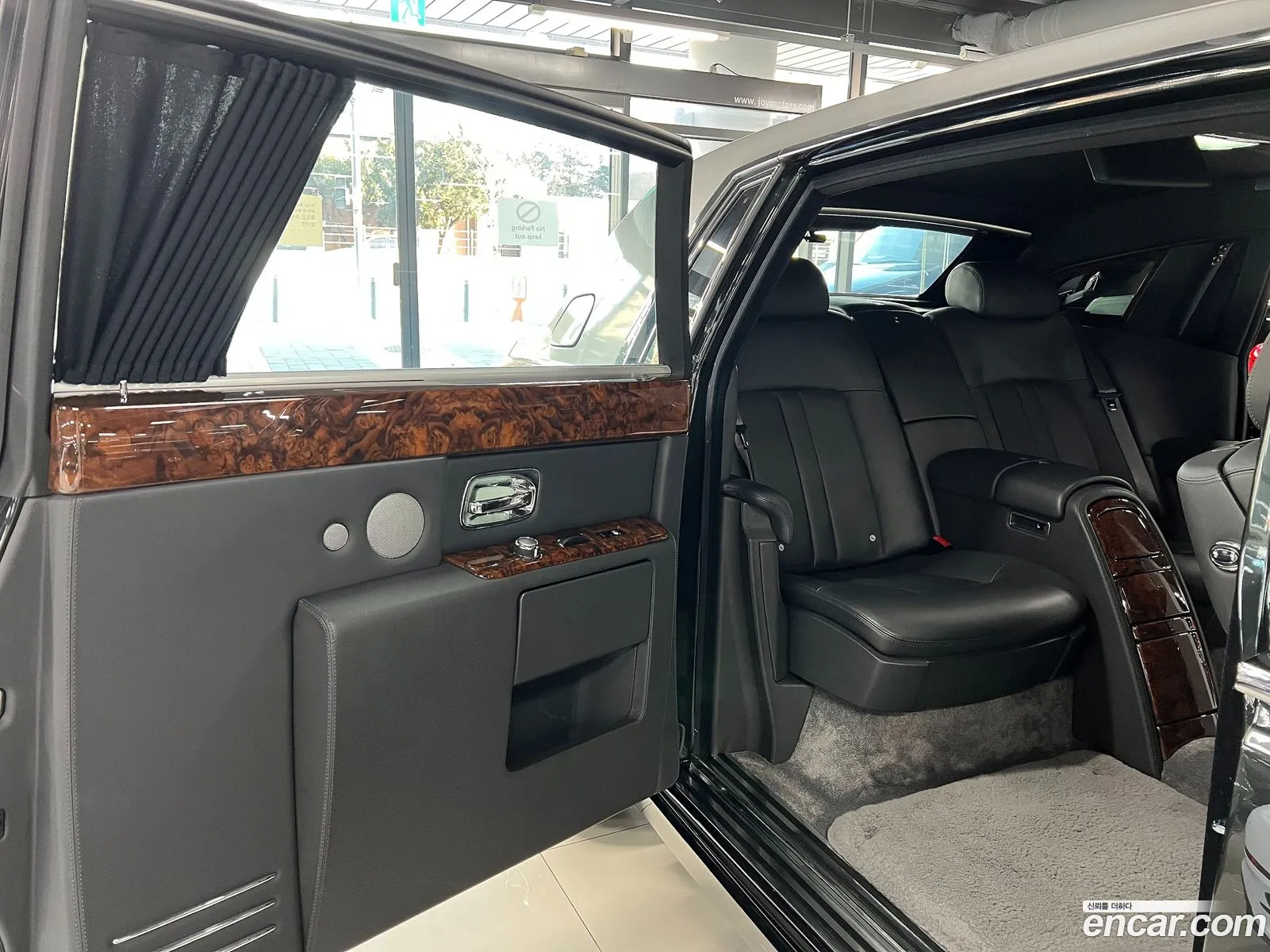 Rolls-Royce Phantom 2016 — 19