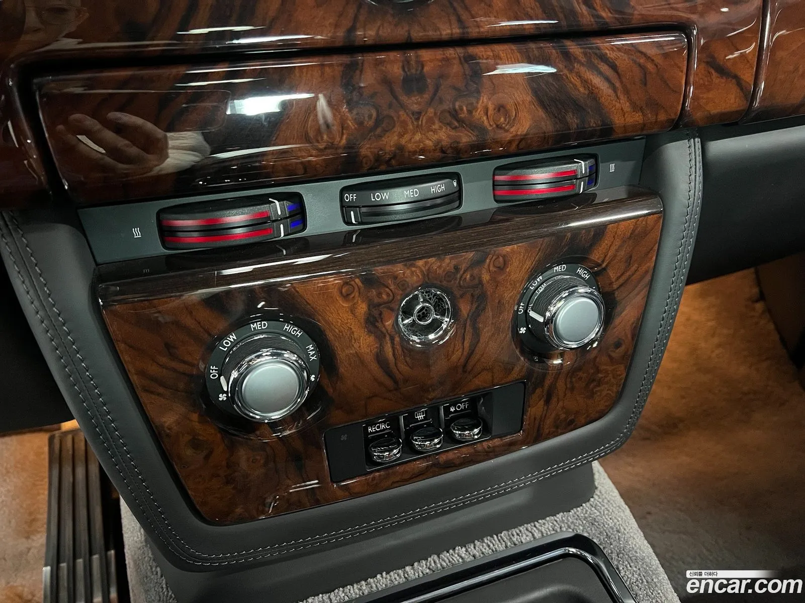 Rolls-Royce Phantom 2016 — 18