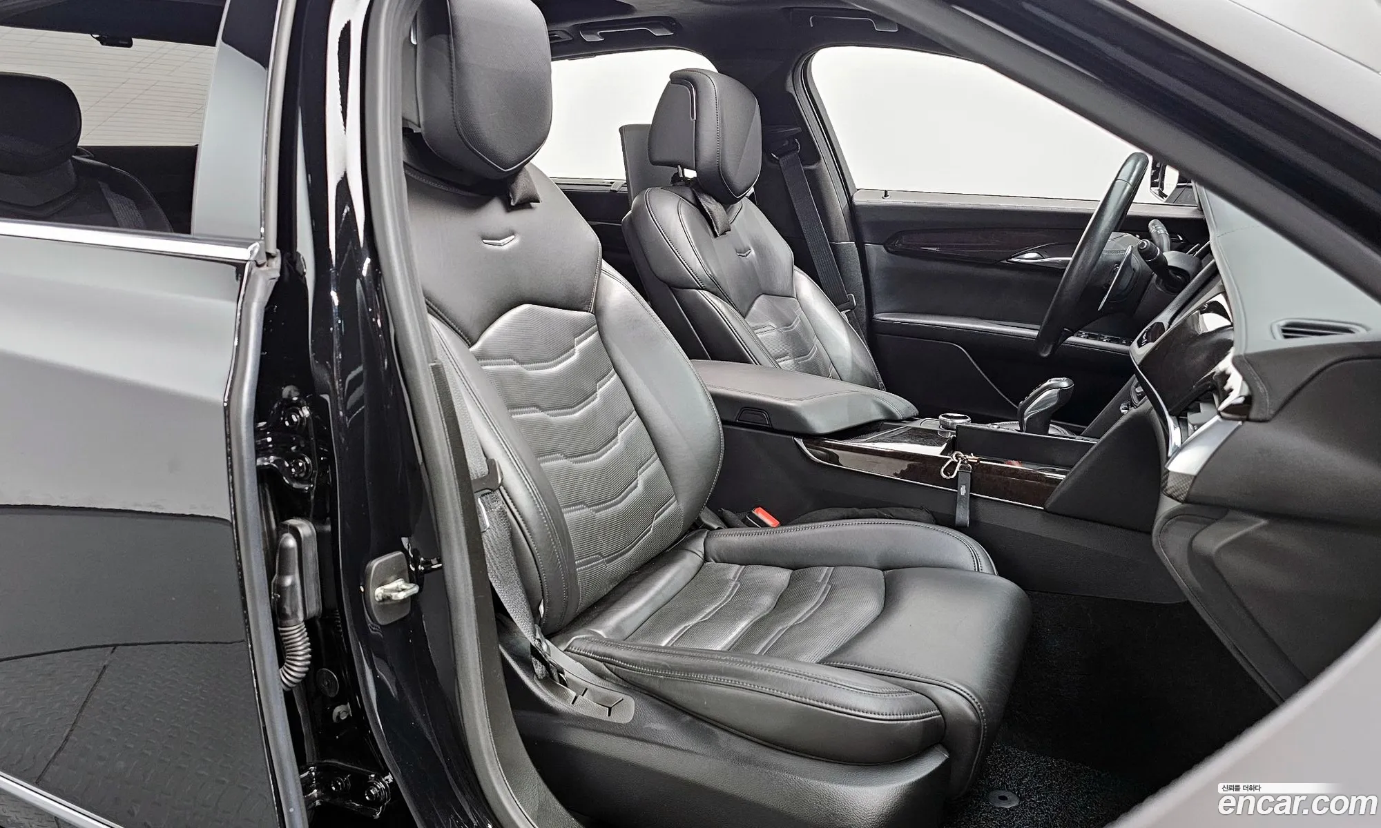 Cadillac CT6 2019 1G6K95RS0KU135204 — 16