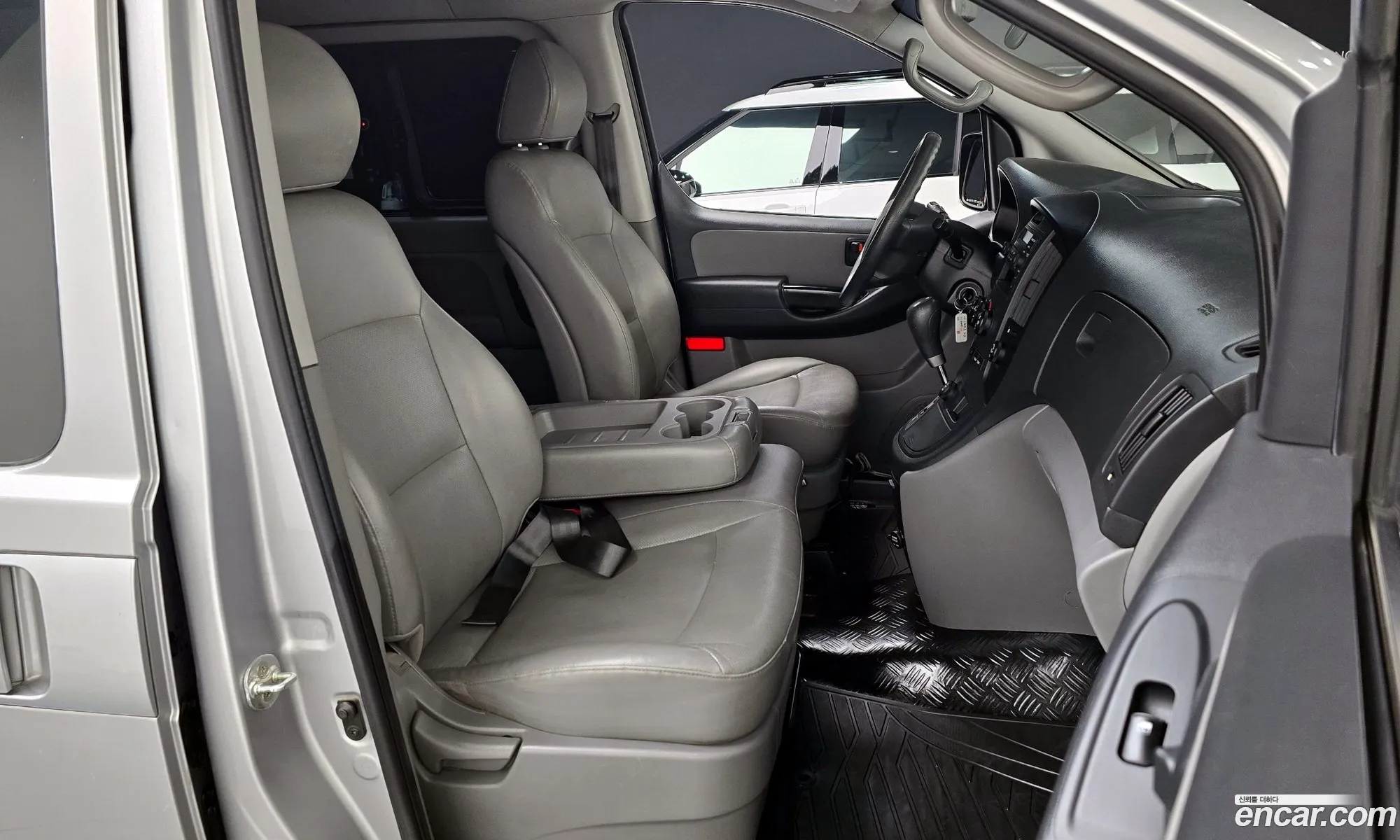 Hyundai Grand Starex 2014 — 13