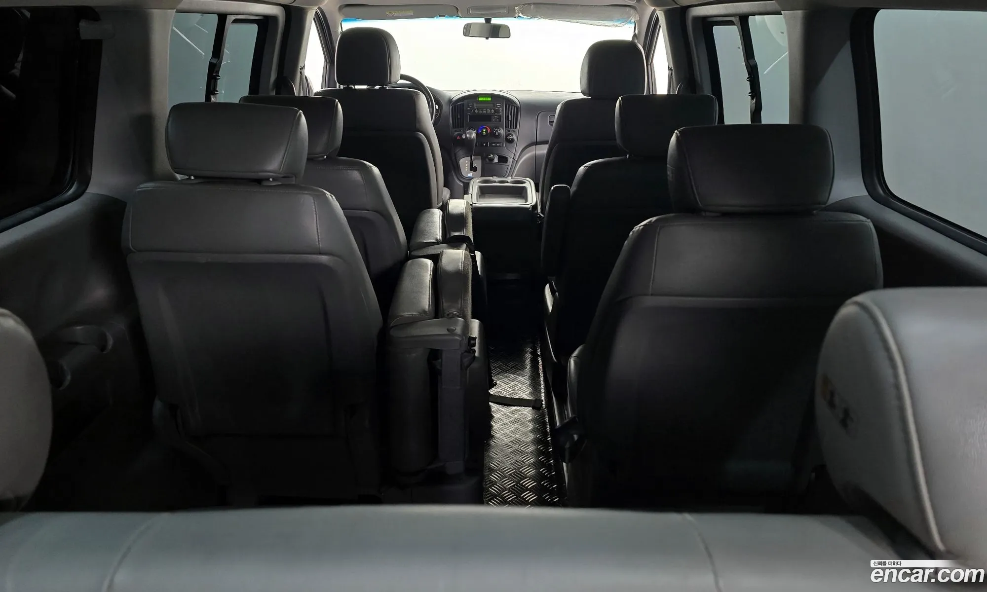 Hyundai Grand Starex 2014 — 19