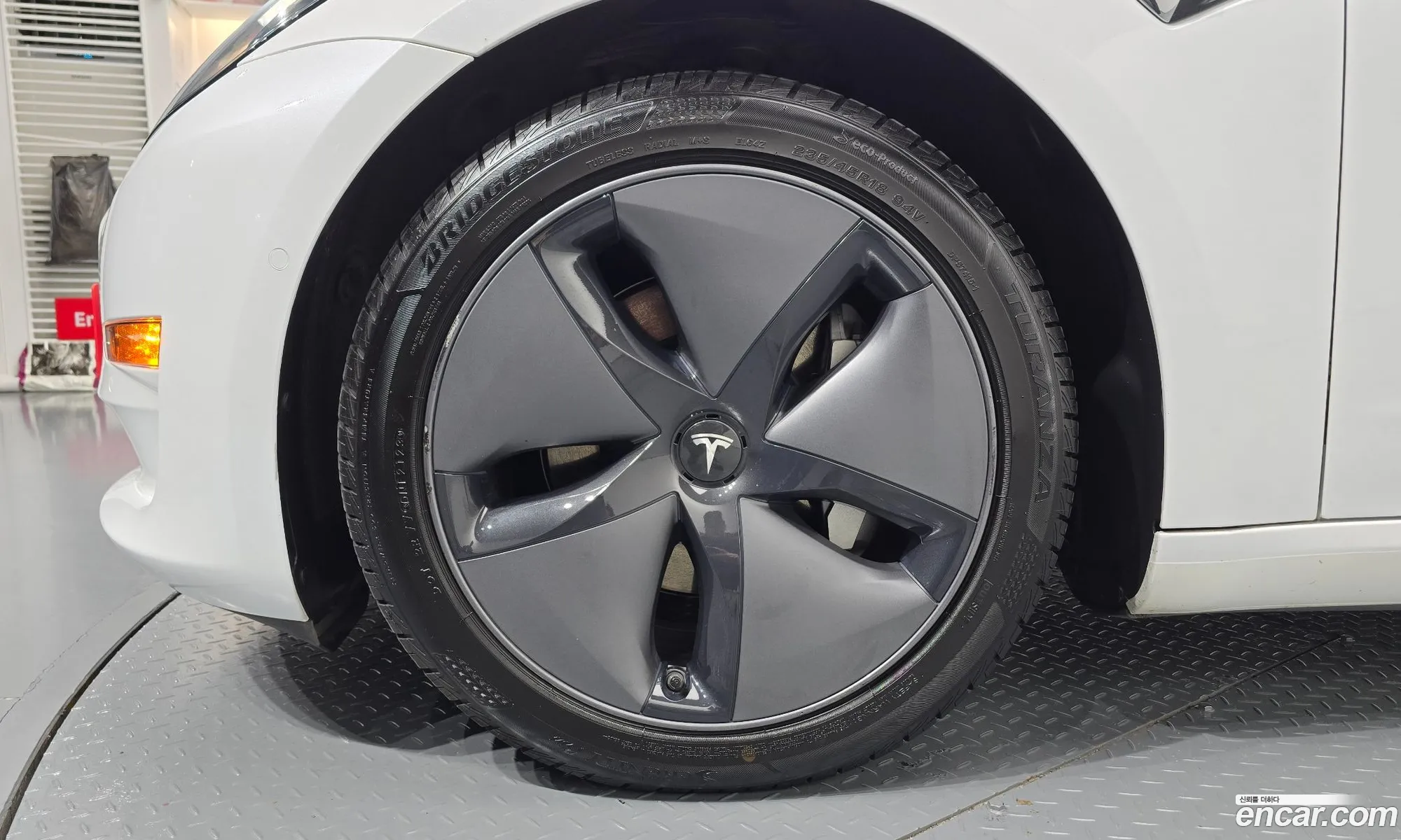 Tesla Model 3 2020 — 16