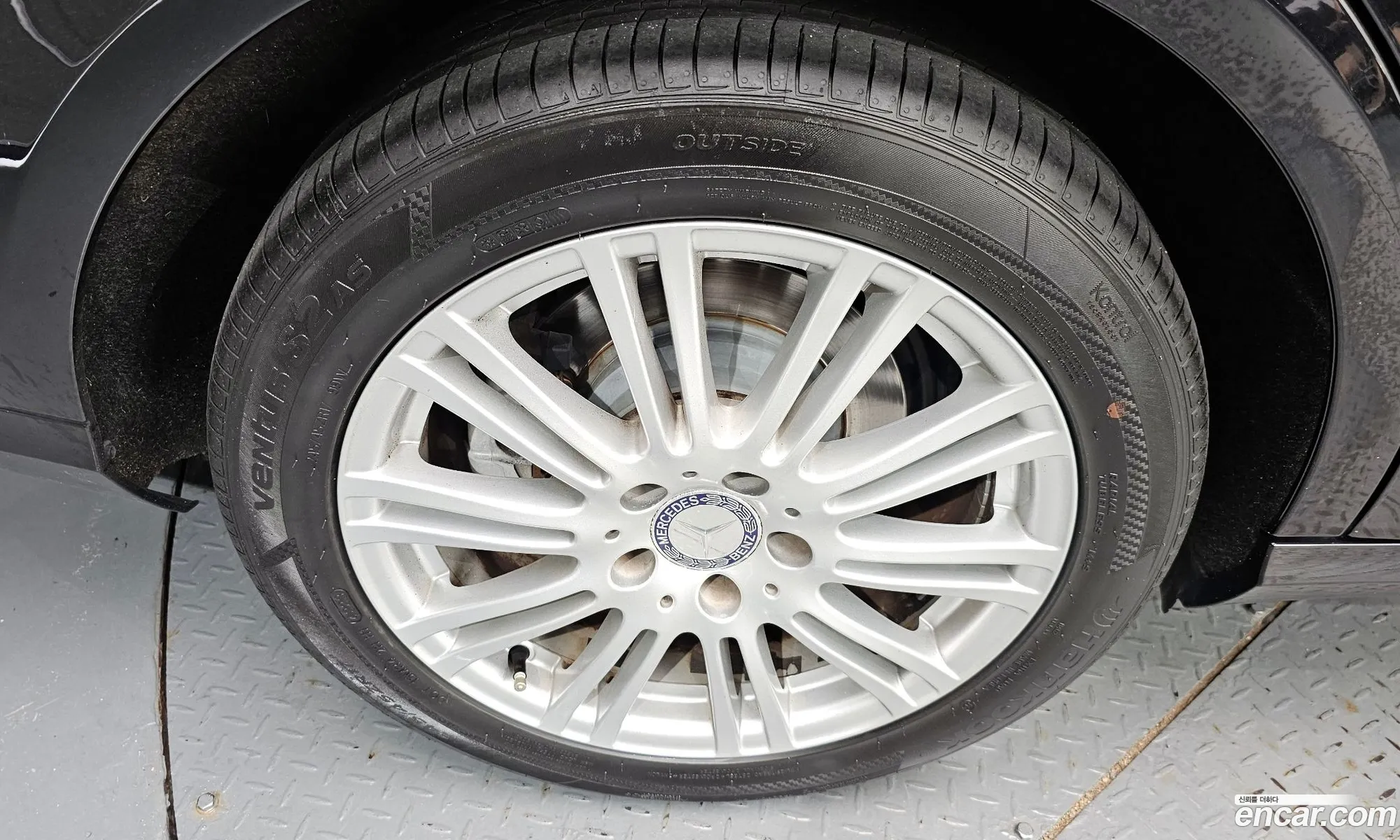 Mercedes-Benz E-Class W212 2011 WDDHF4JB9BA512822 — 13
