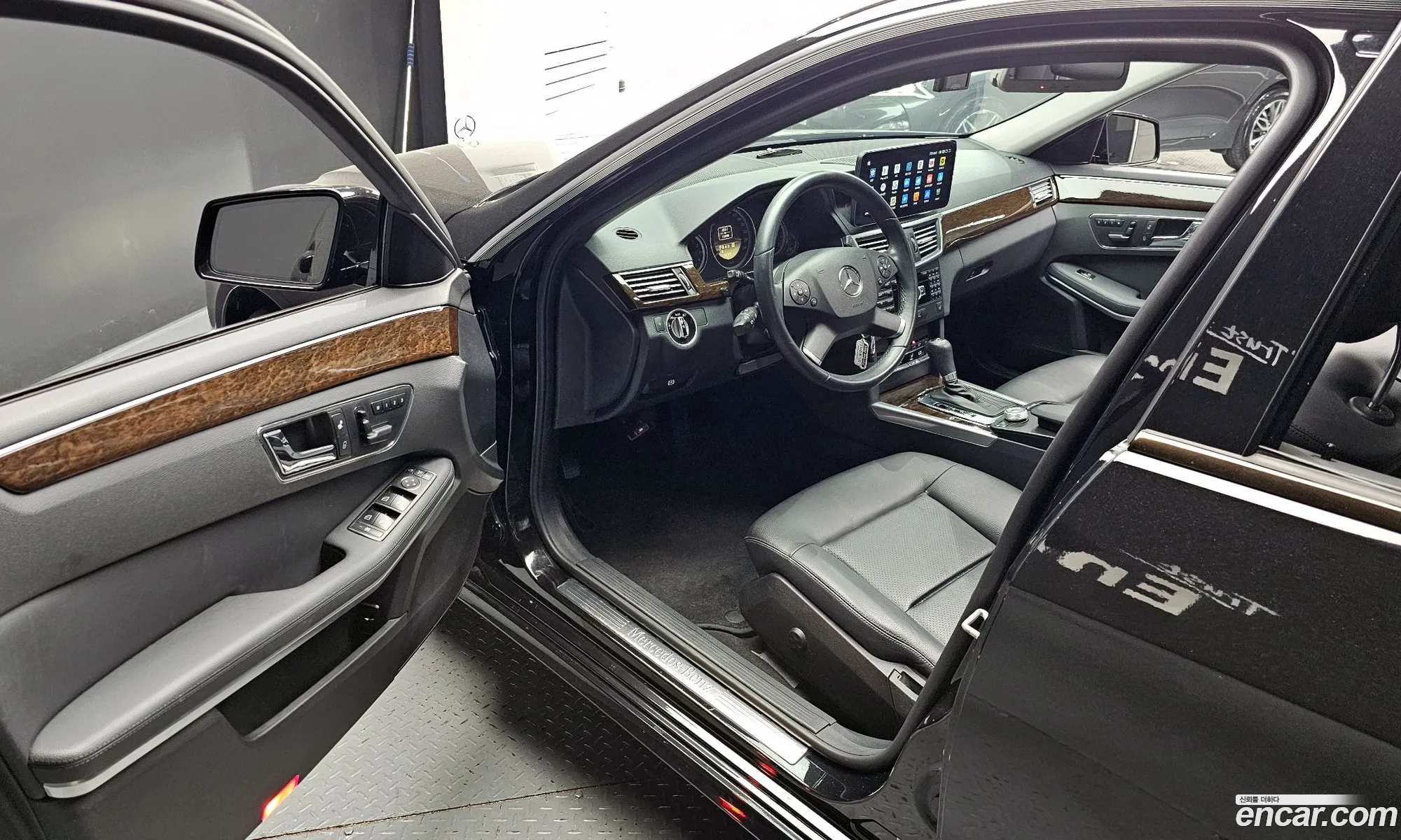 Mercedes-Benz E-Class W212 2011 WDDHF4JB9BA512822 — 16