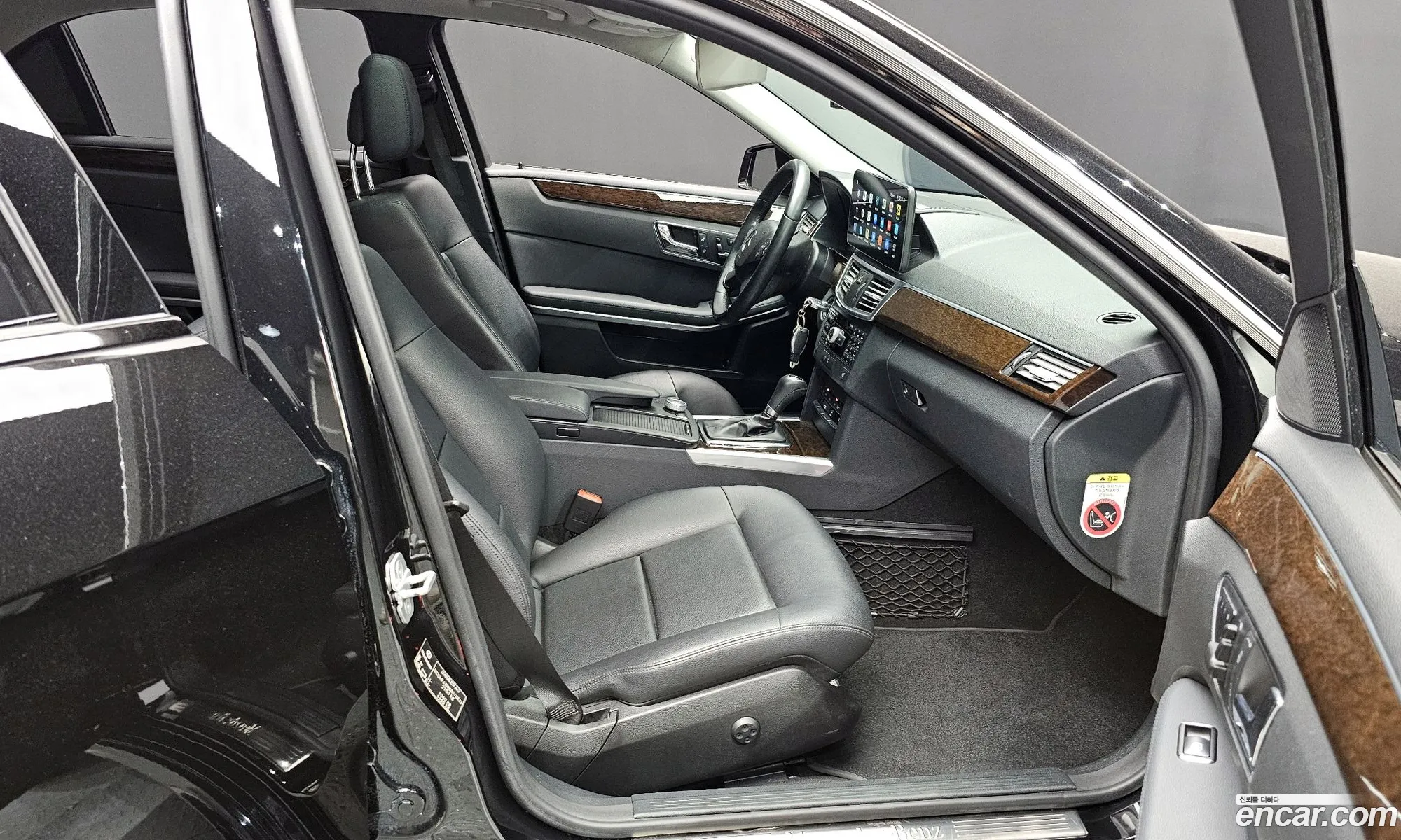 Mercedes-Benz E-Class W212 2011 WDDHF4JB9BA512822 — 11