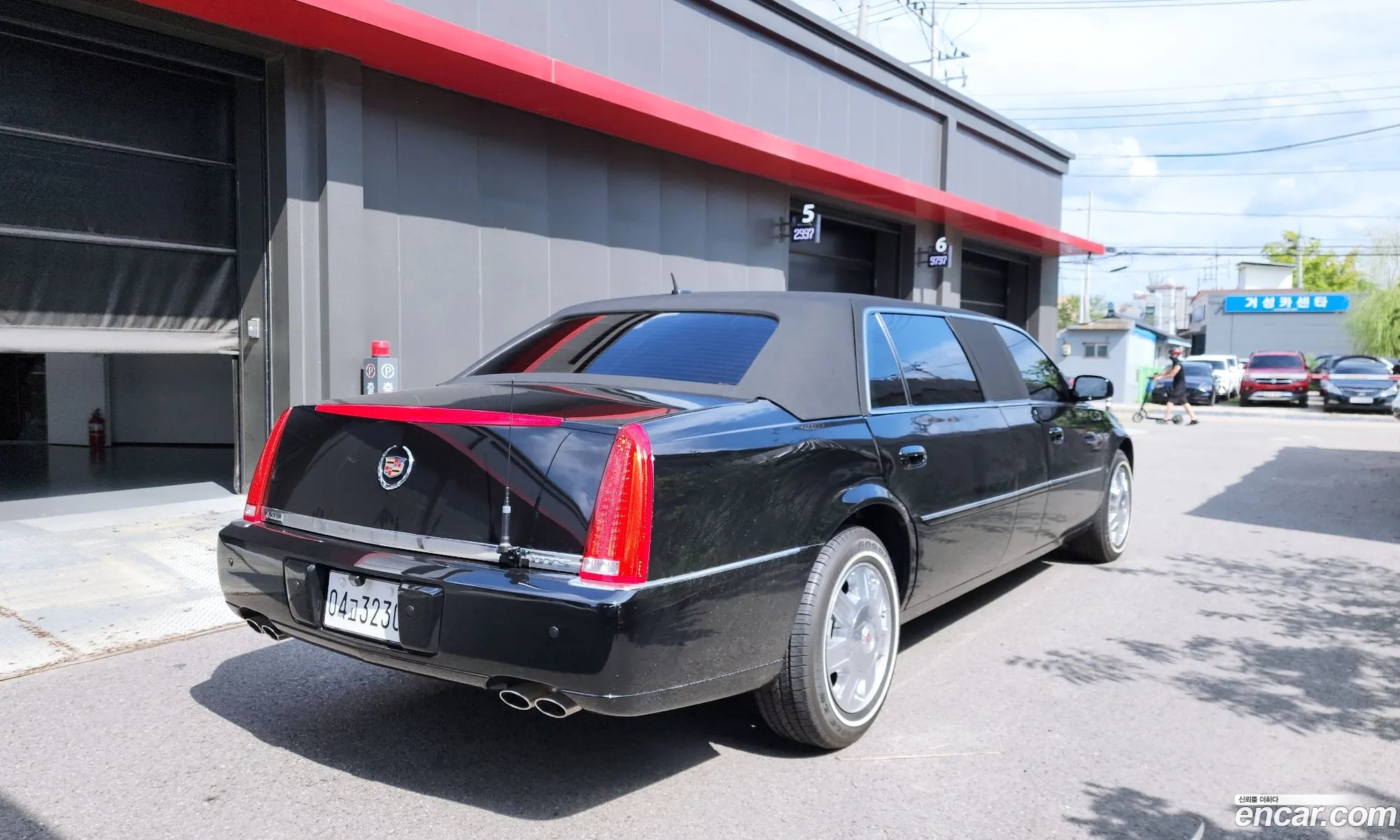 Cadillac DTS 2008 — 17