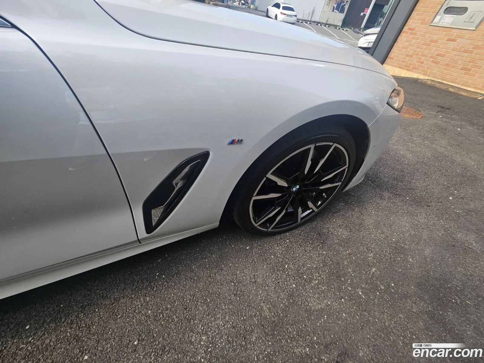 BMW 8 Series 2023 — 7