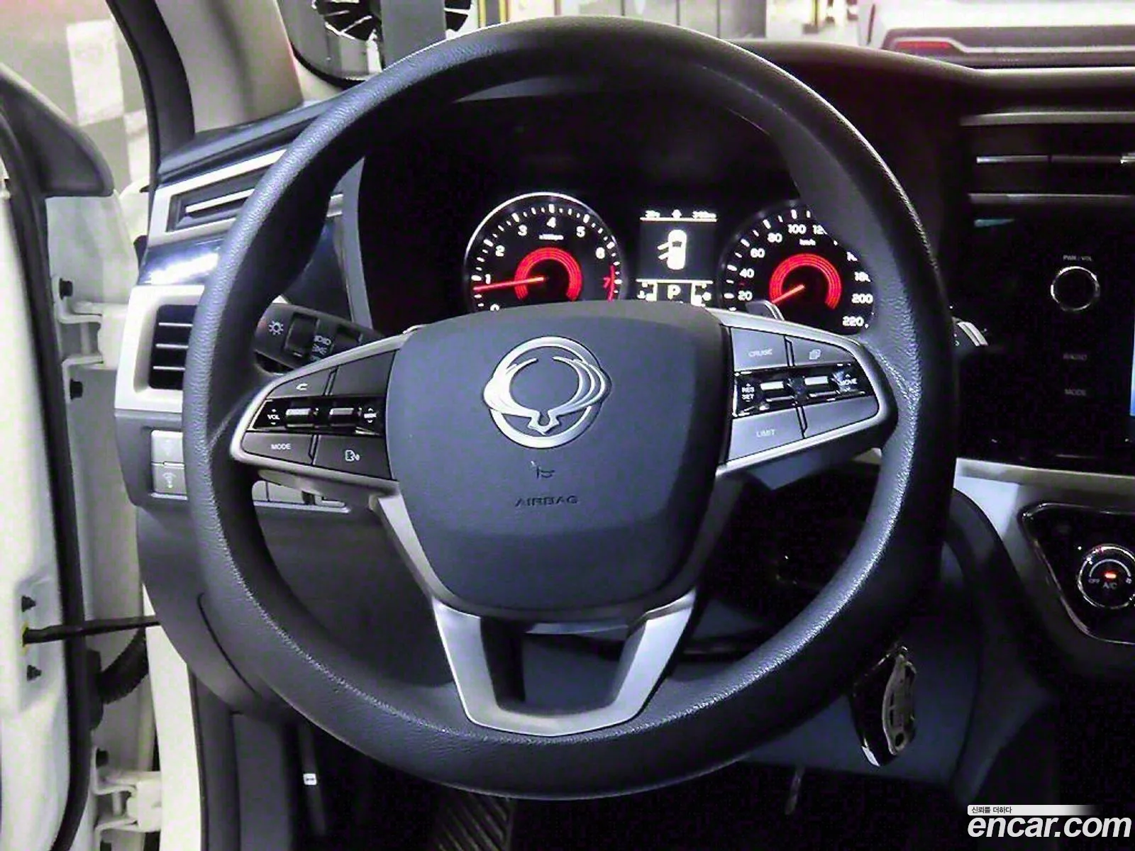 KG Mobility (SsangYong) Beautiful Korando 2024 — 11