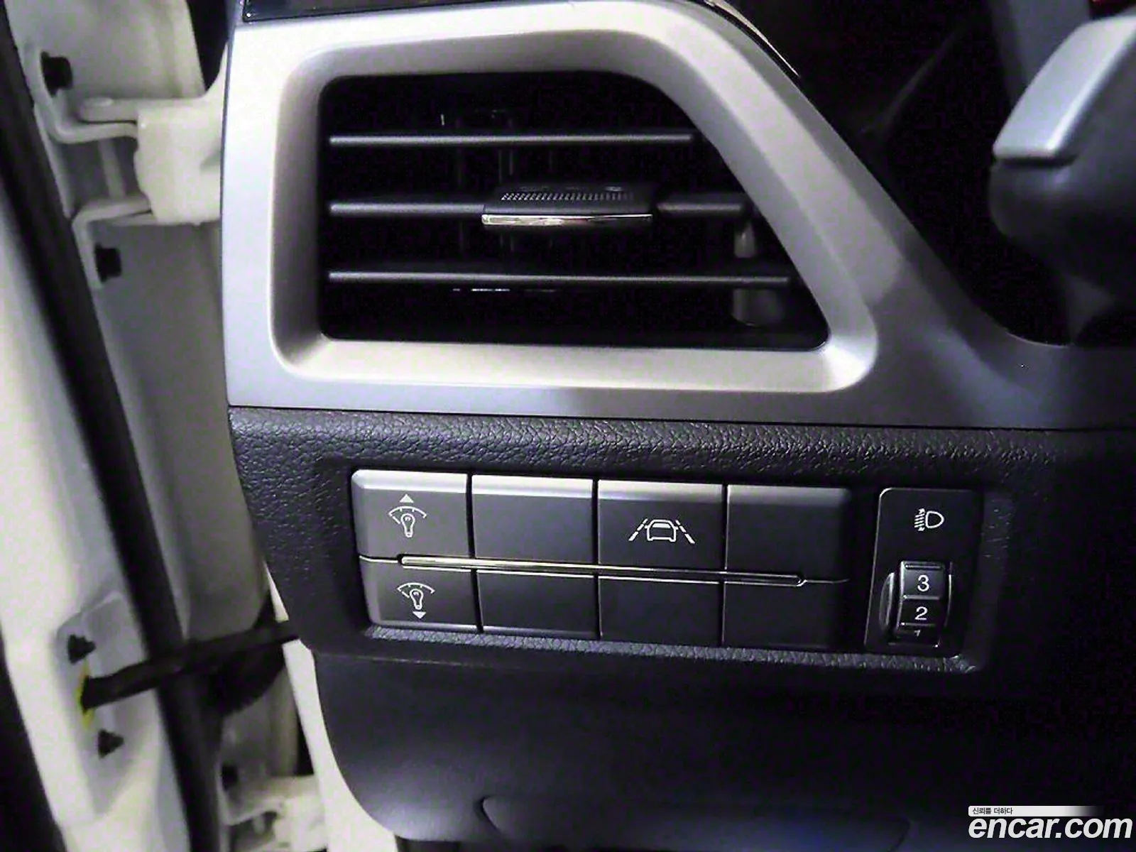 KG Mobility (SsangYong) Beautiful Korando 2024 — 12
