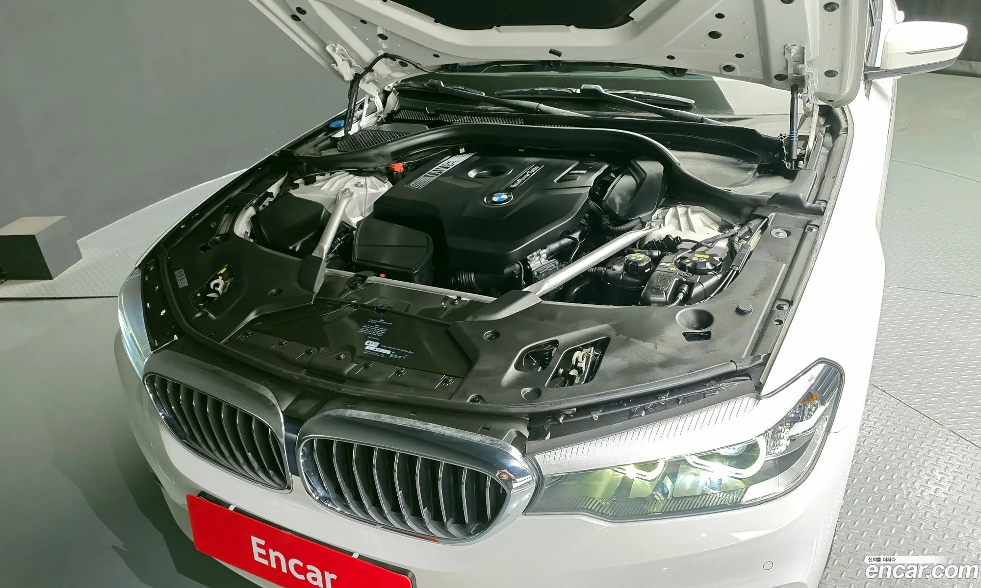 BMW 5 Series 2019 WBAJK7103KGL29322 — 16
