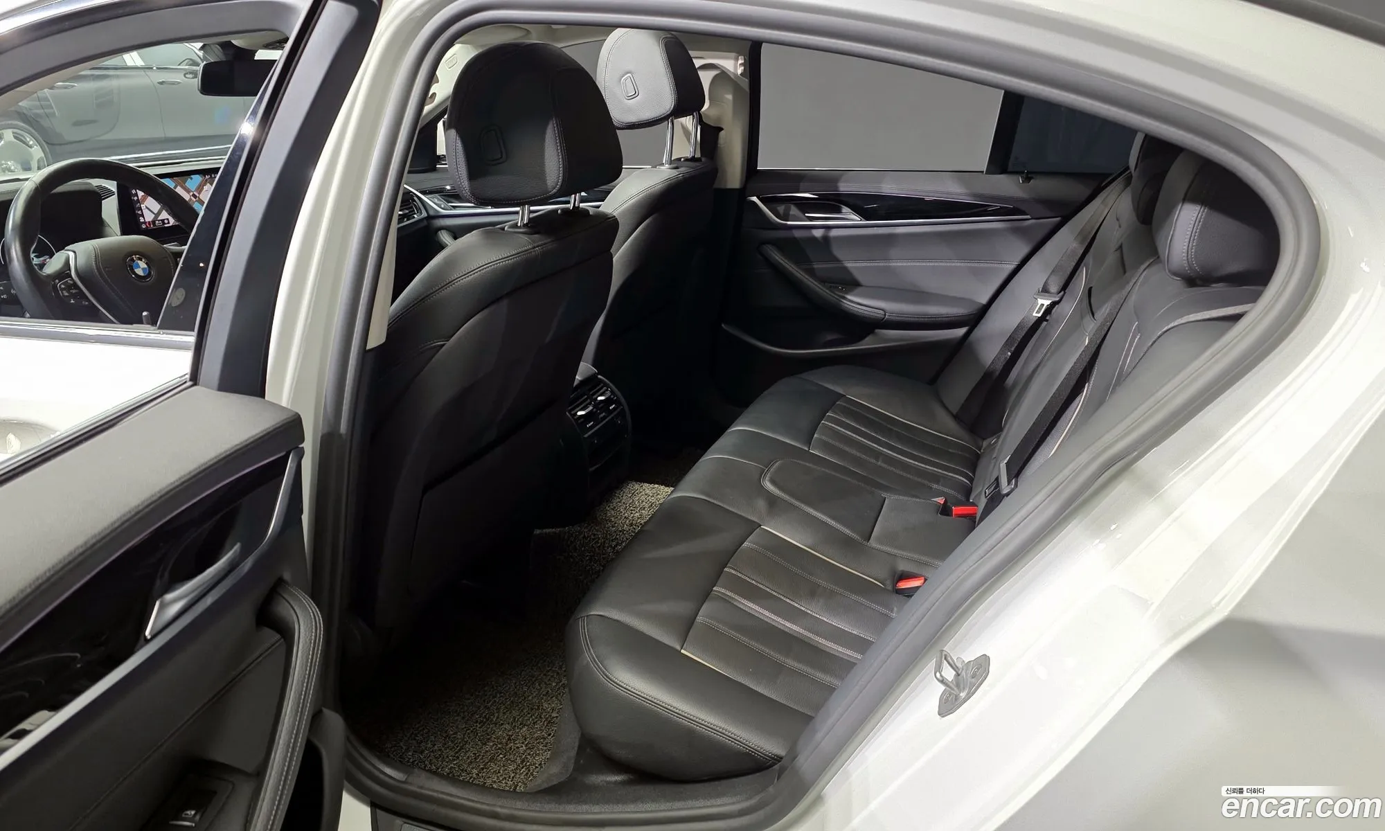 BMW 5 Series 2019 WBAJK7103KGL29322 — 14