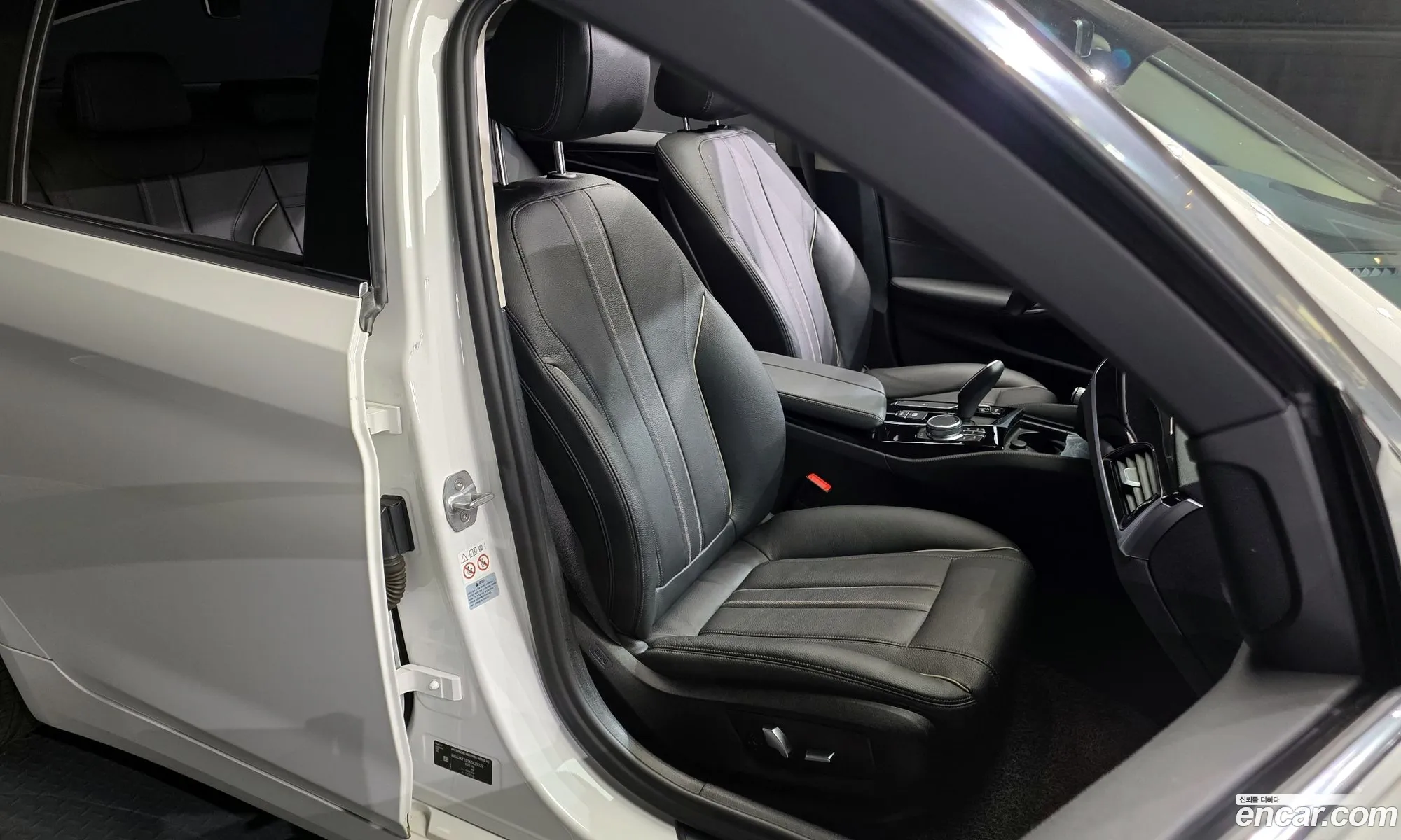 BMW 5 Series 2019 WBAJK7103KGL29322 — 3