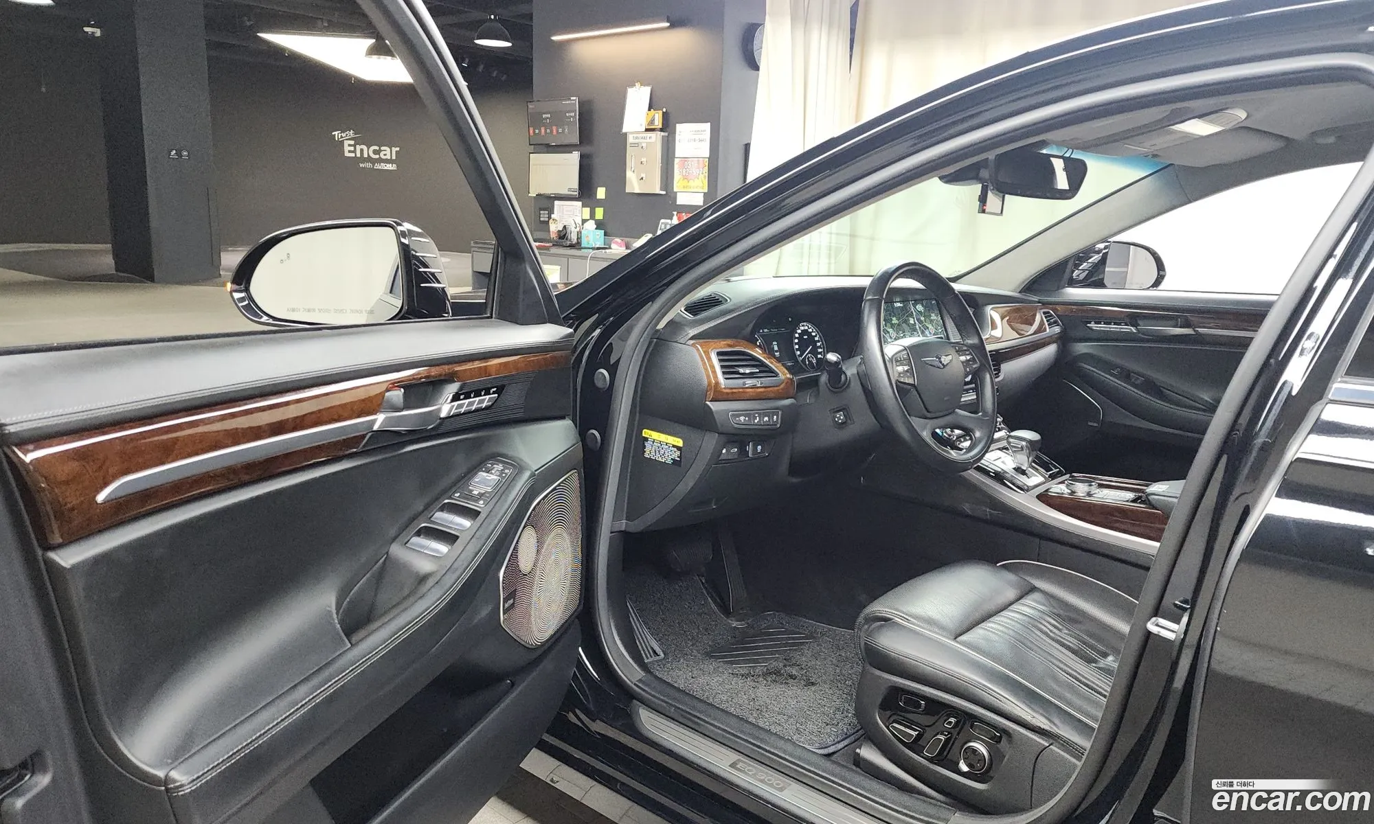 Genesis EQ900 2016 — 17