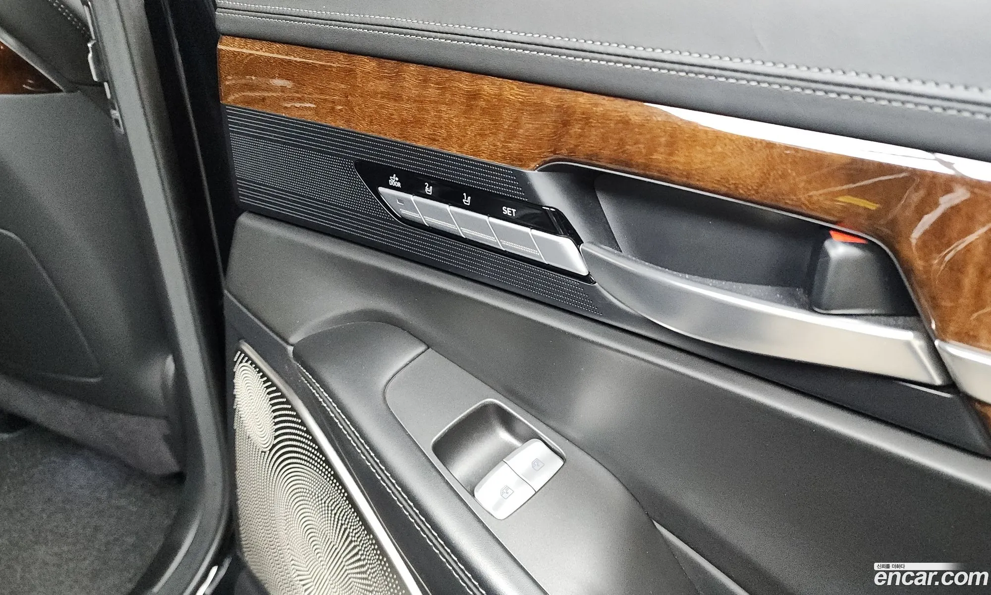 Genesis EQ900 2016 — 7