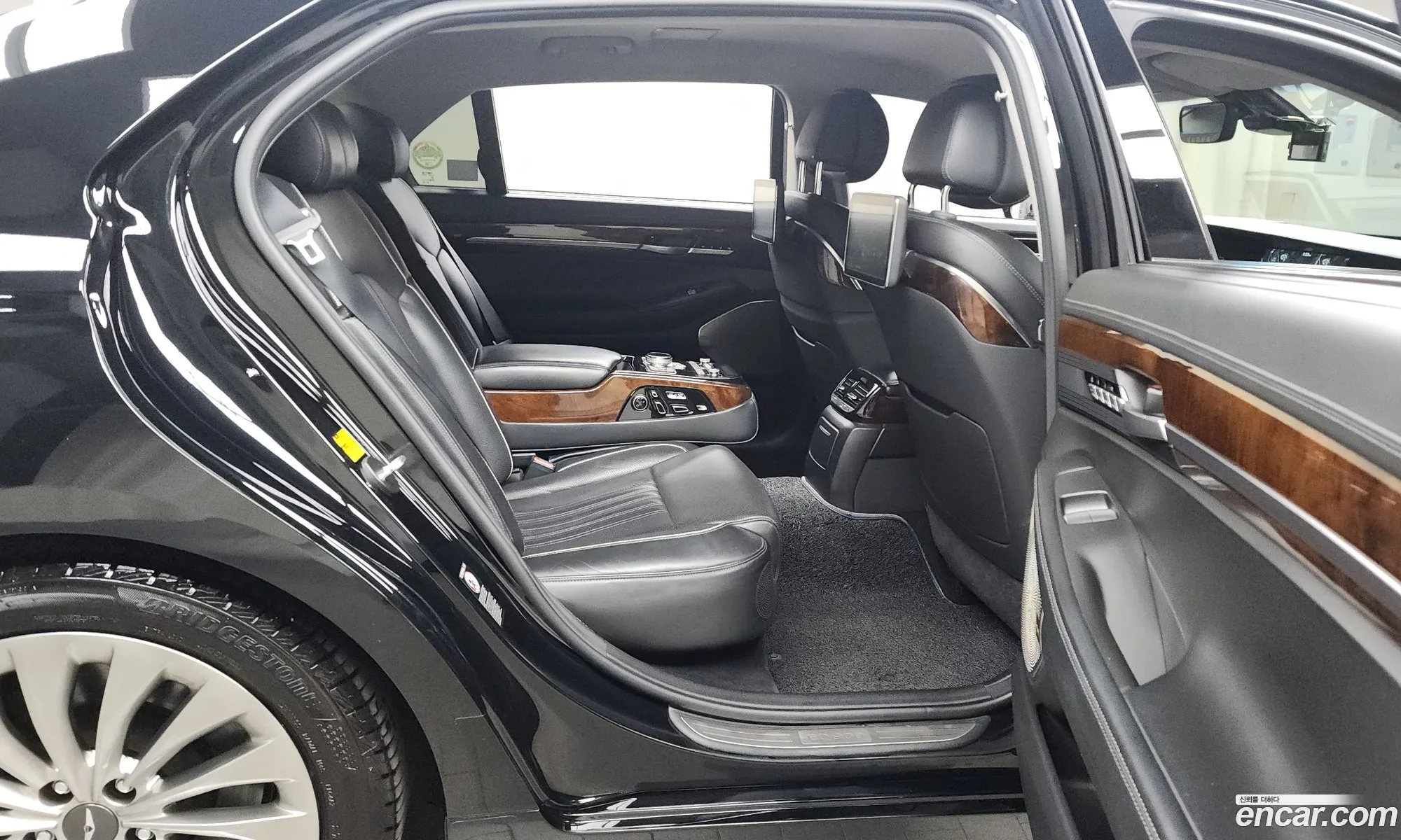 Genesis EQ900 2016 — 15