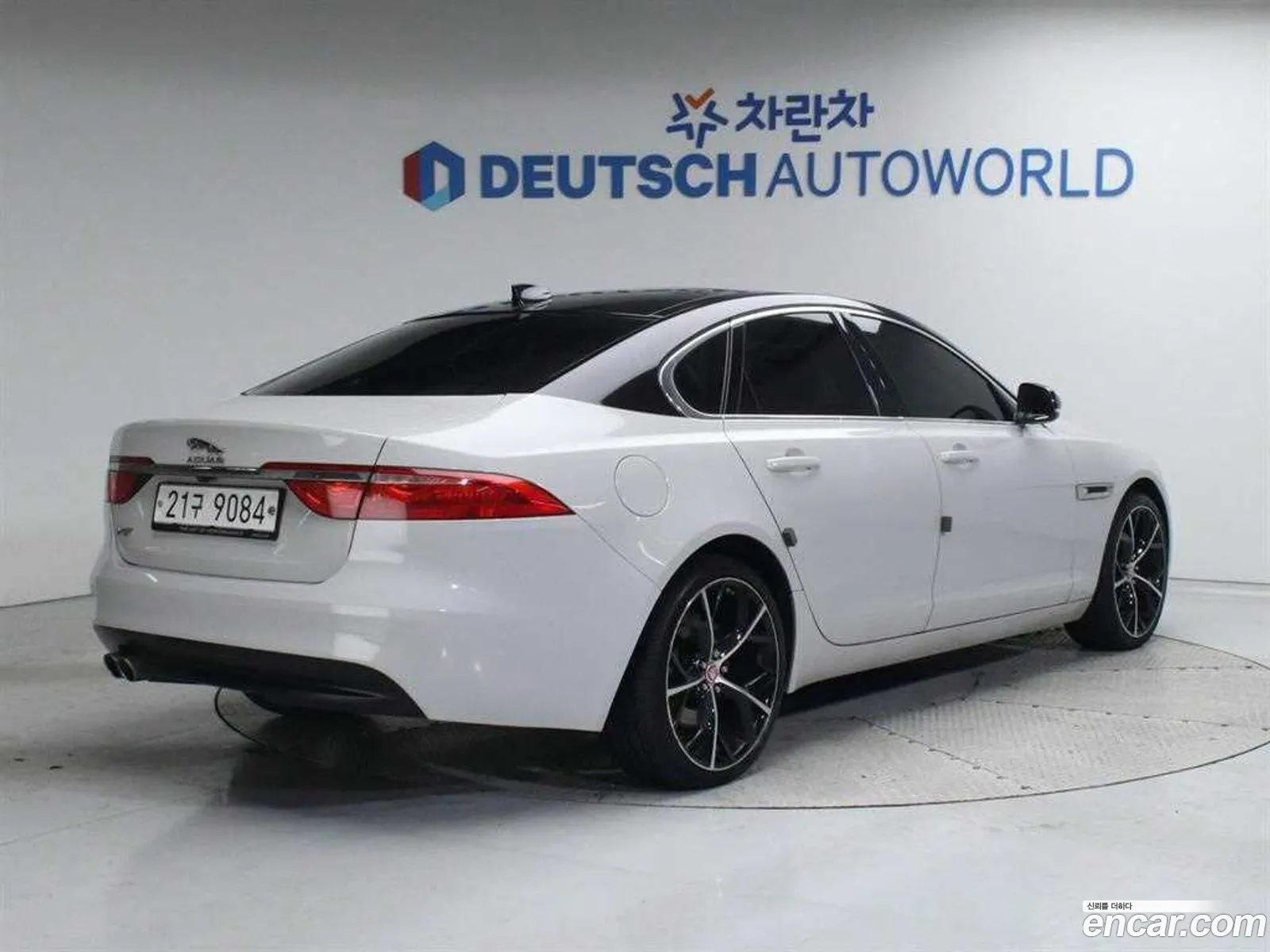 Jaguar XF 2017 — 14