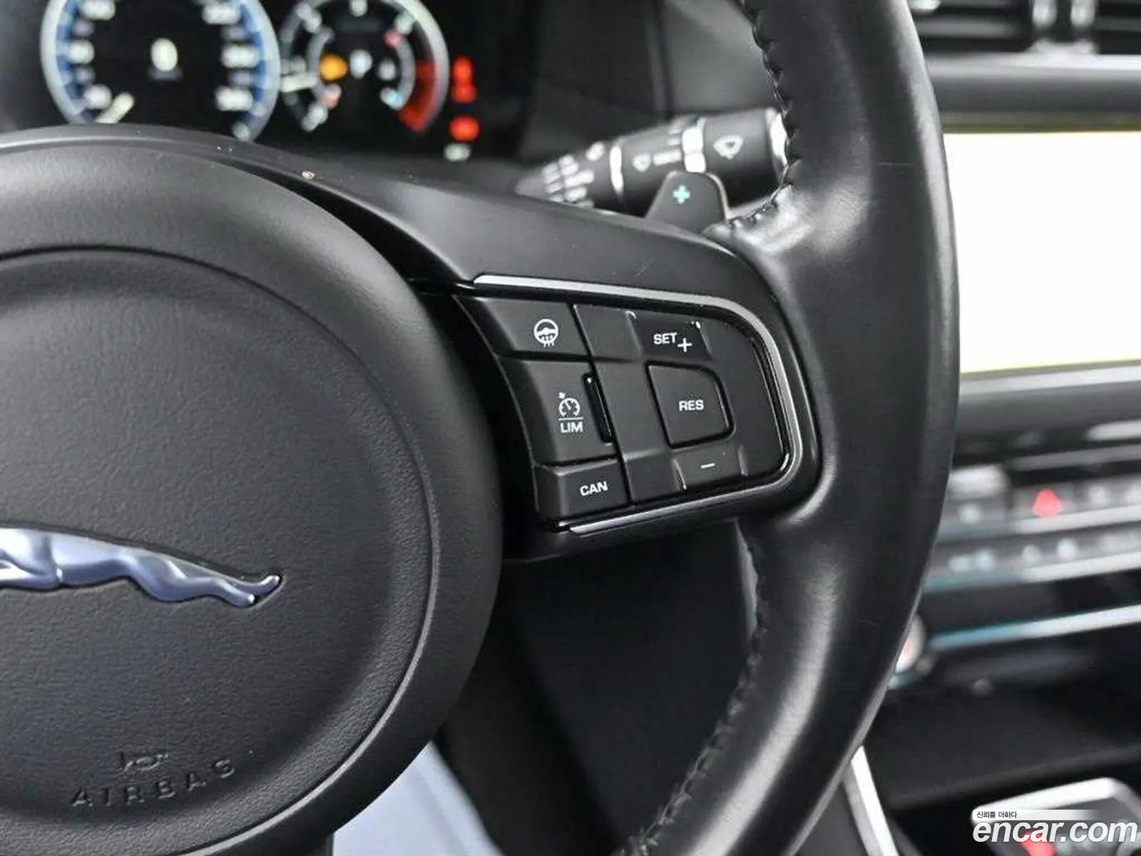 Jaguar XF 2017 — 15