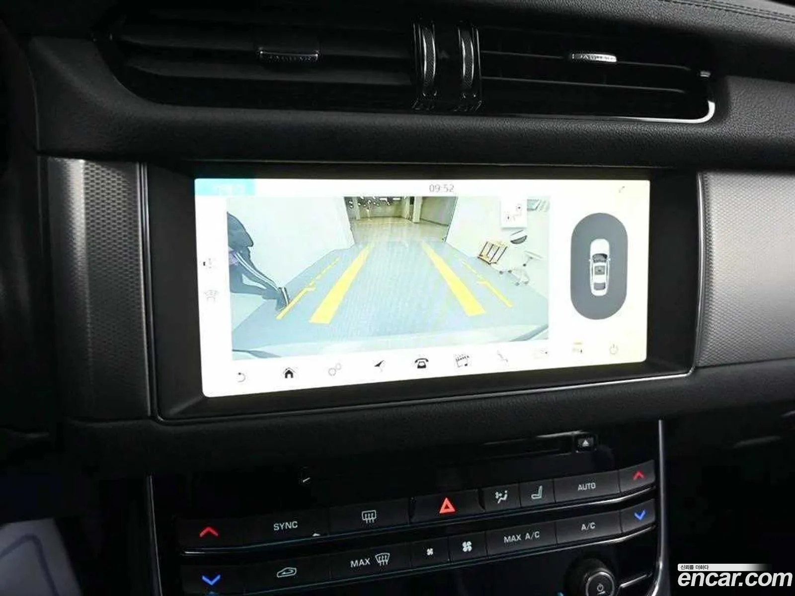 Jaguar XF 2017 — 12