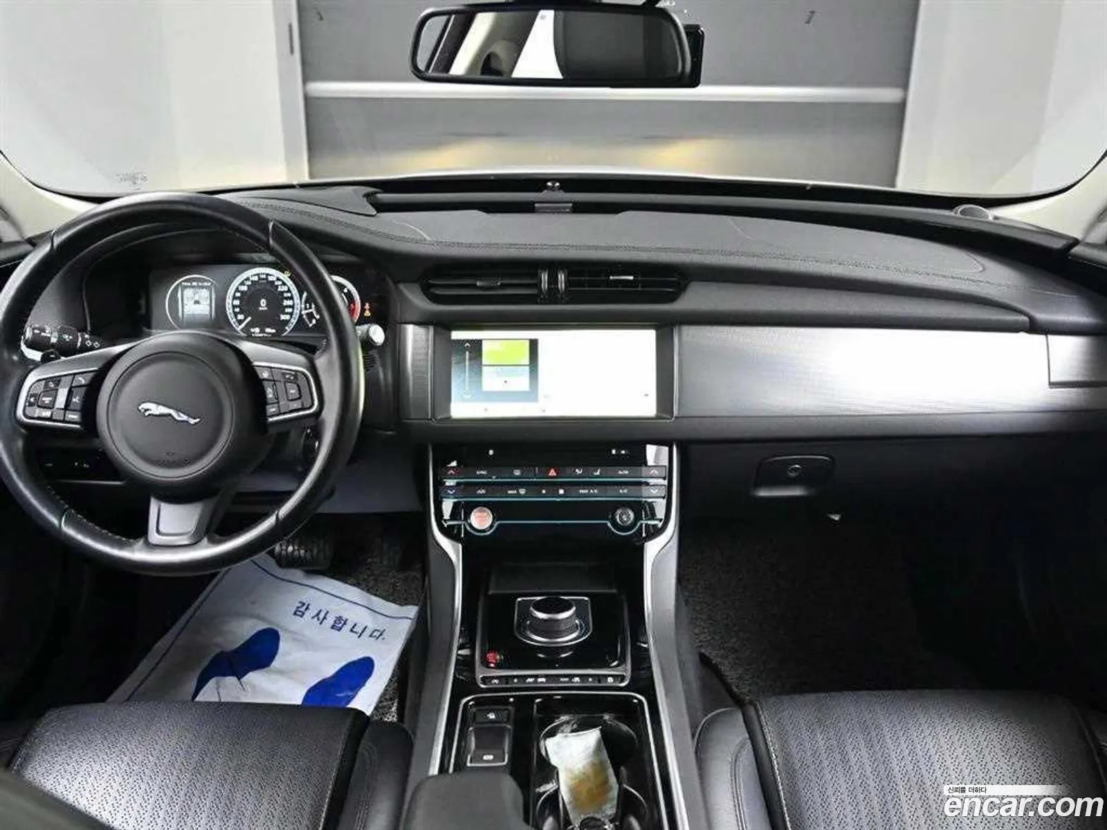 Jaguar XF 2017 — 13