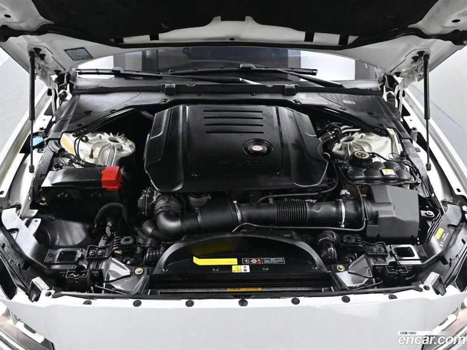 Jaguar XF 2017 — 11