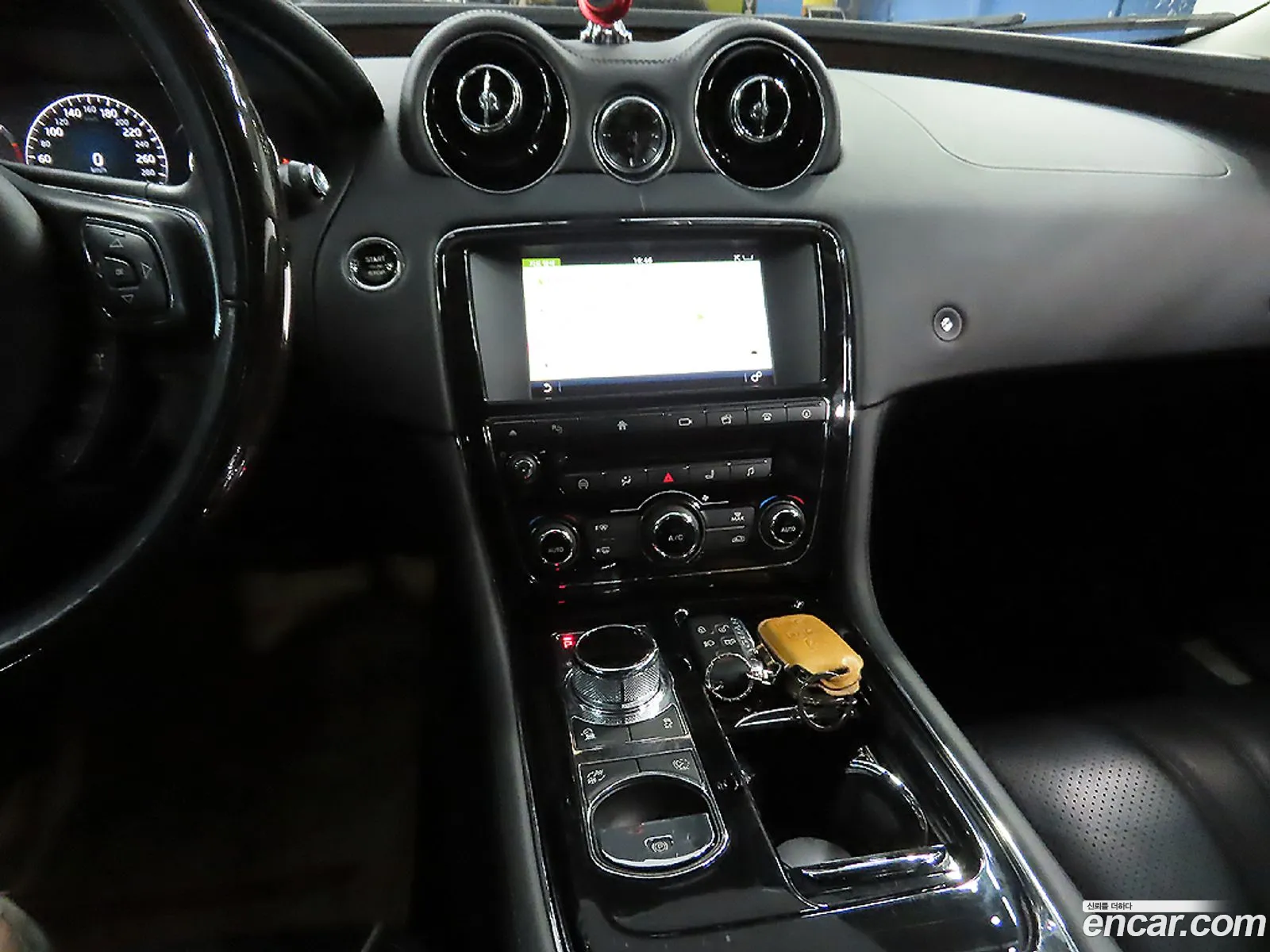 Jaguar XJ 2016 — 17