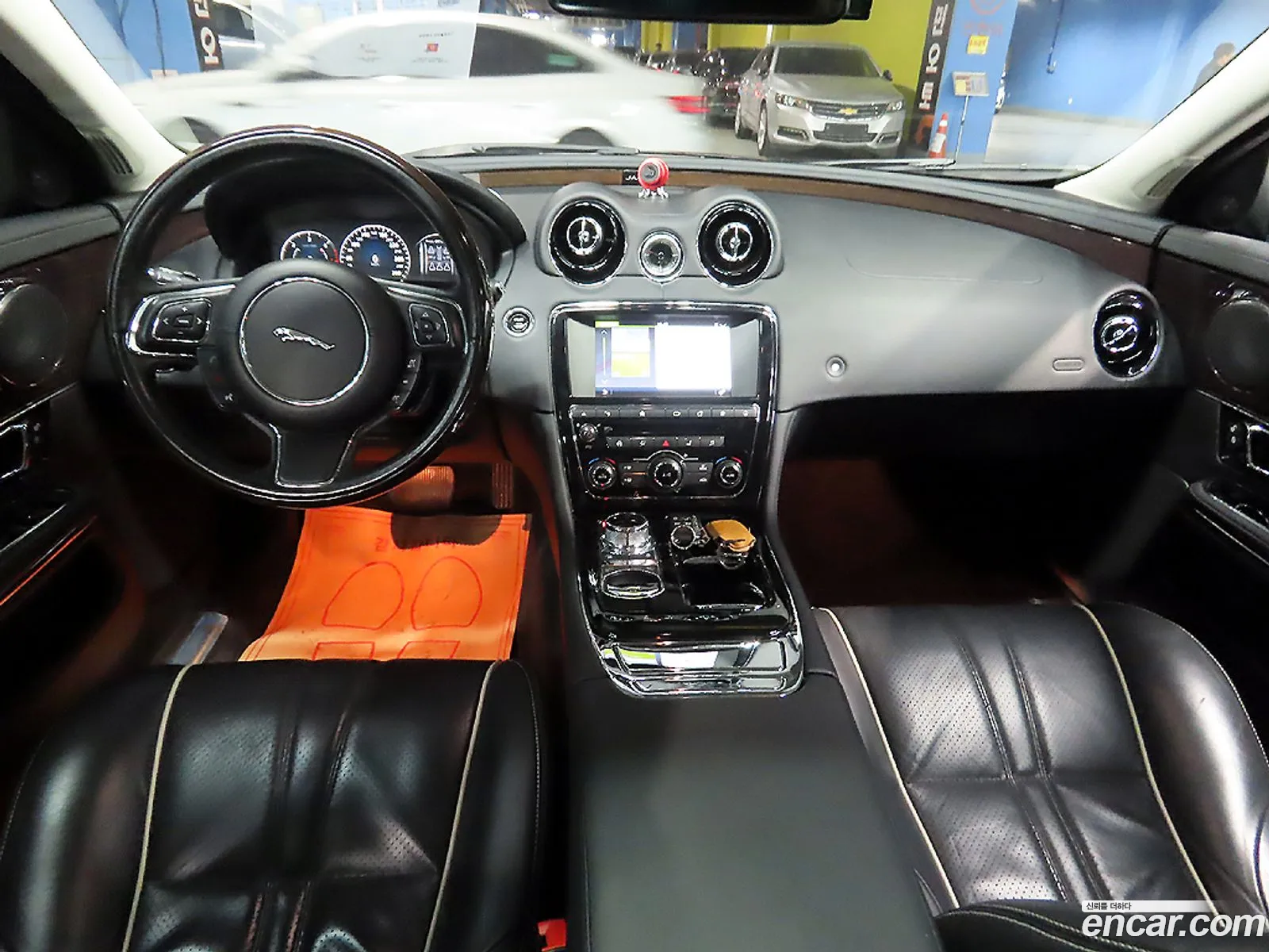 Jaguar XJ 2016 — 15