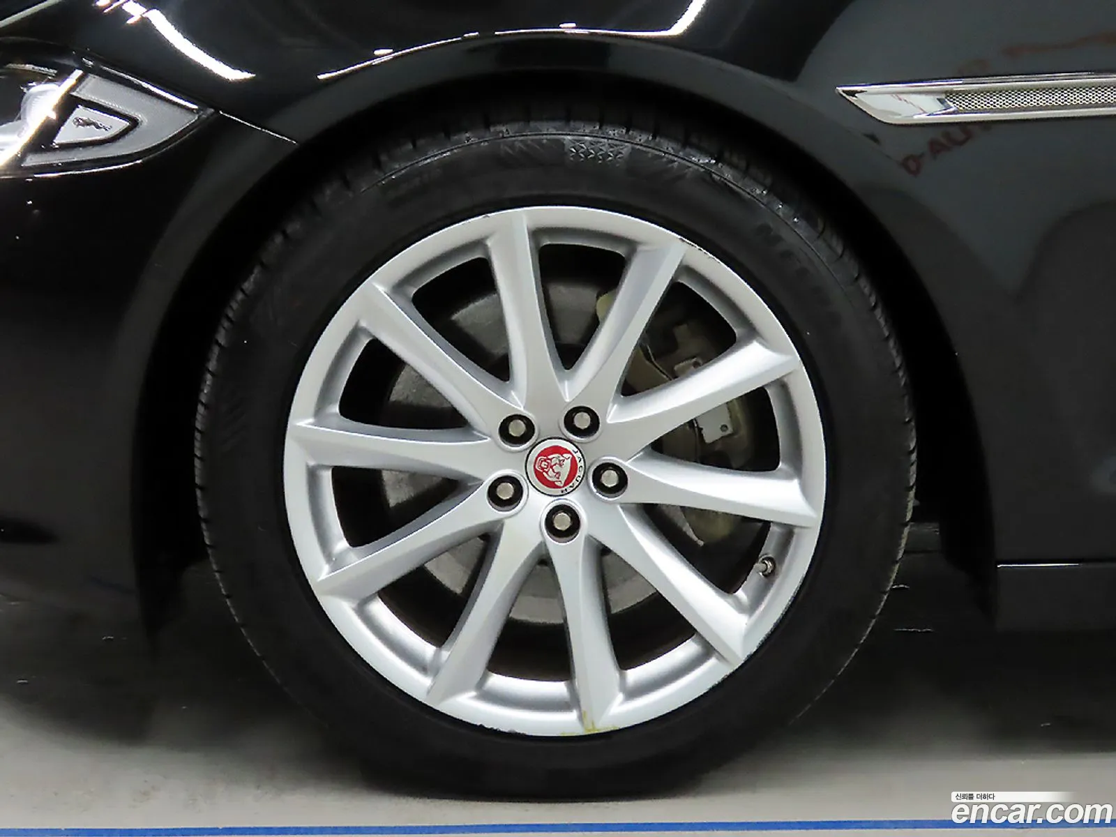 Jaguar XJ 2016 — 19