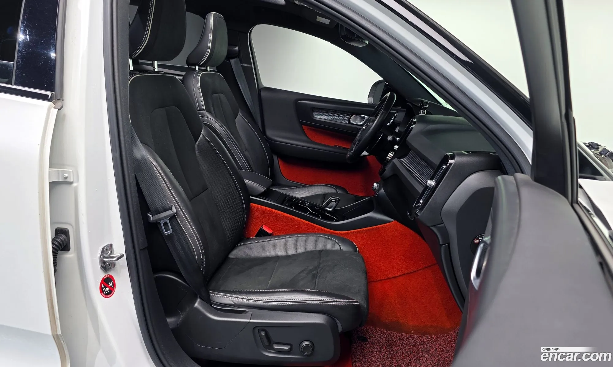 Volvo XC40 2019 YV1XZACACL2201248 — 18