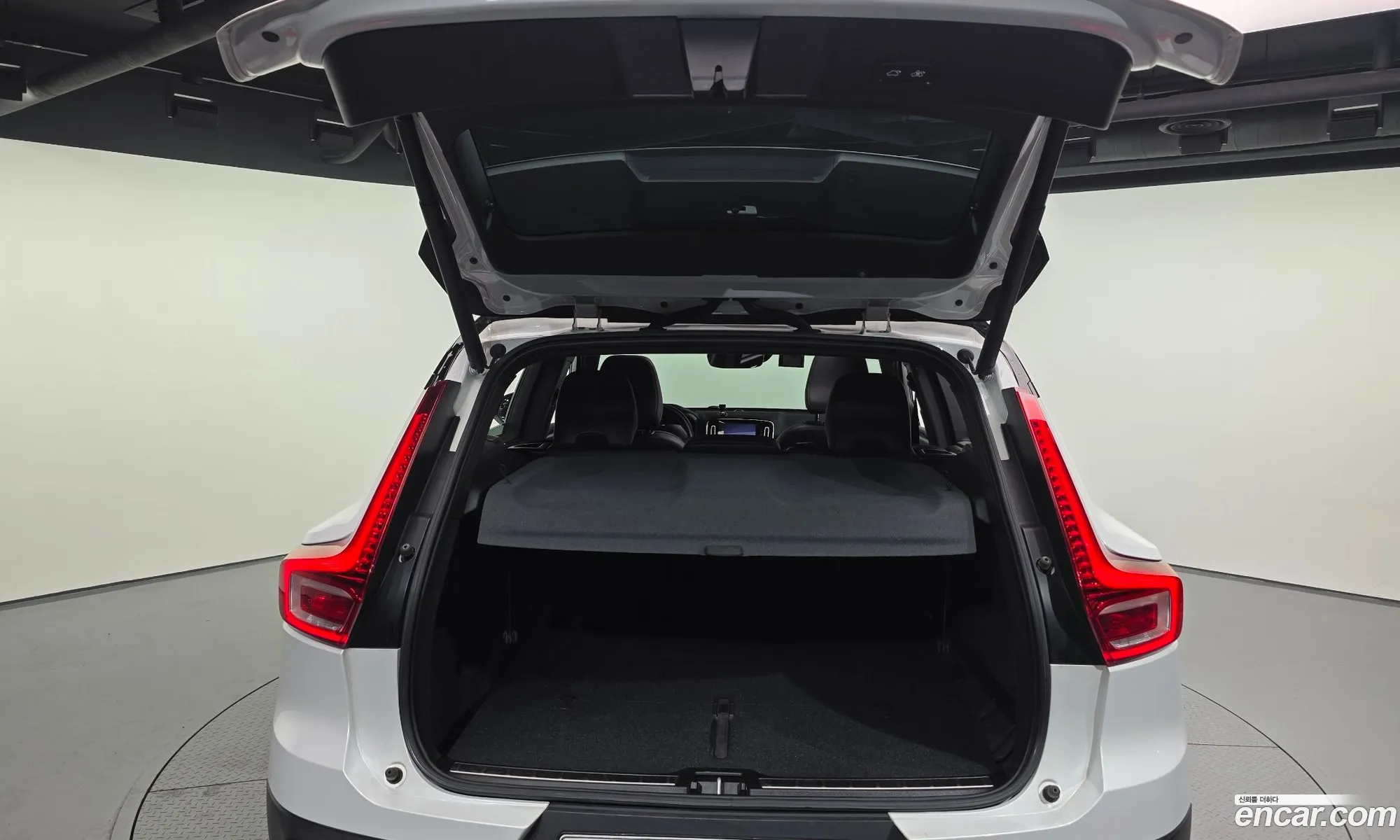 Volvo XC40 2019 YV1XZACACL2201248 — 11