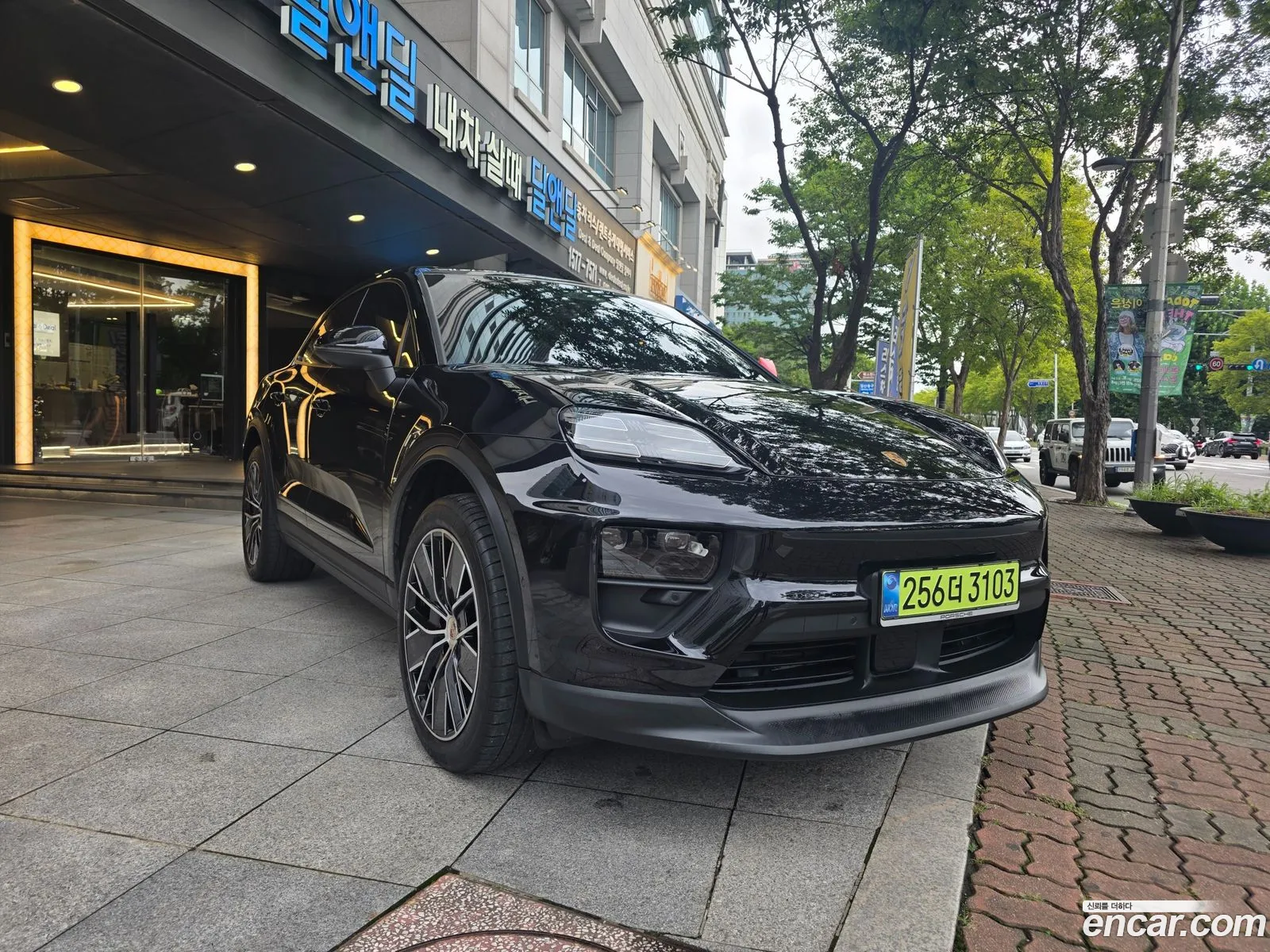 Porsche Macan EV 2025 — 19