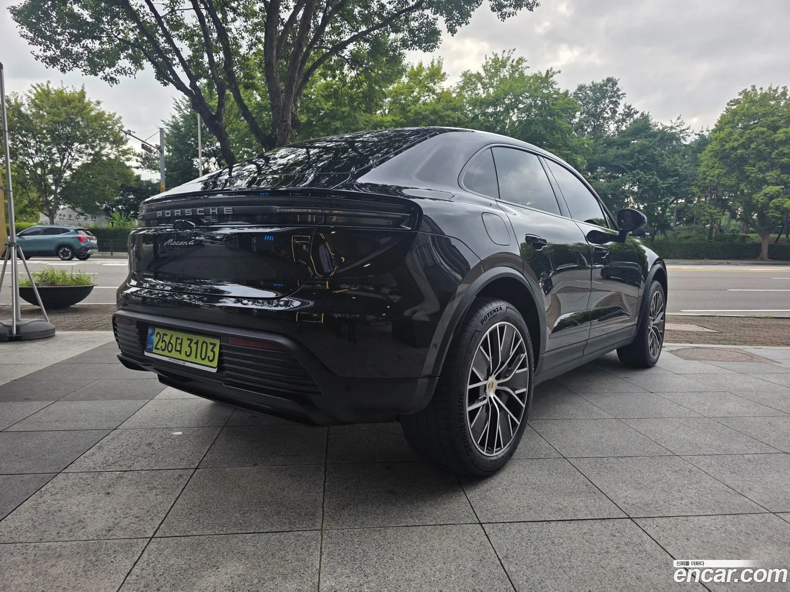 Porsche Macan EV 2025 — 13