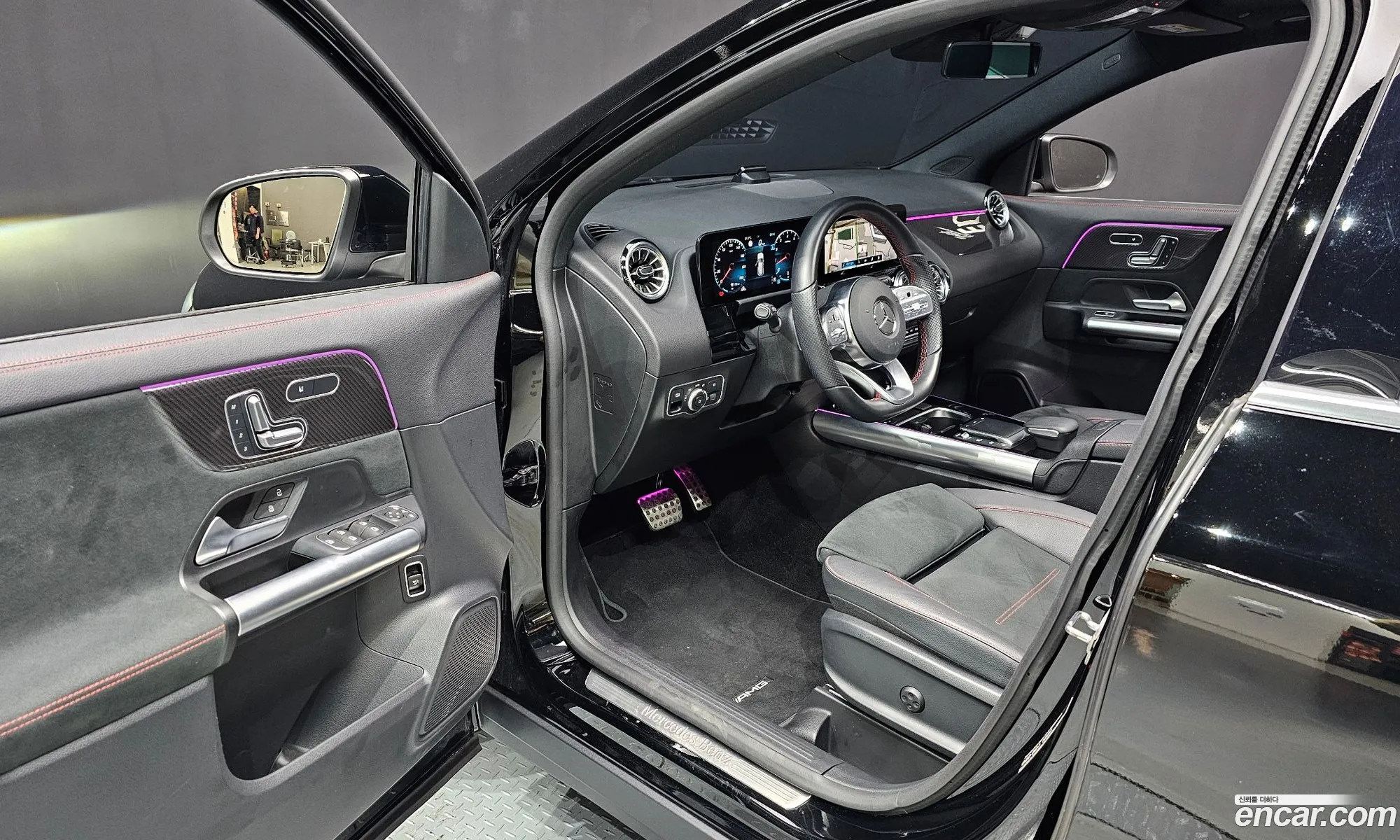 Mercedes-Benz GLA-Class H247 2023 — 12