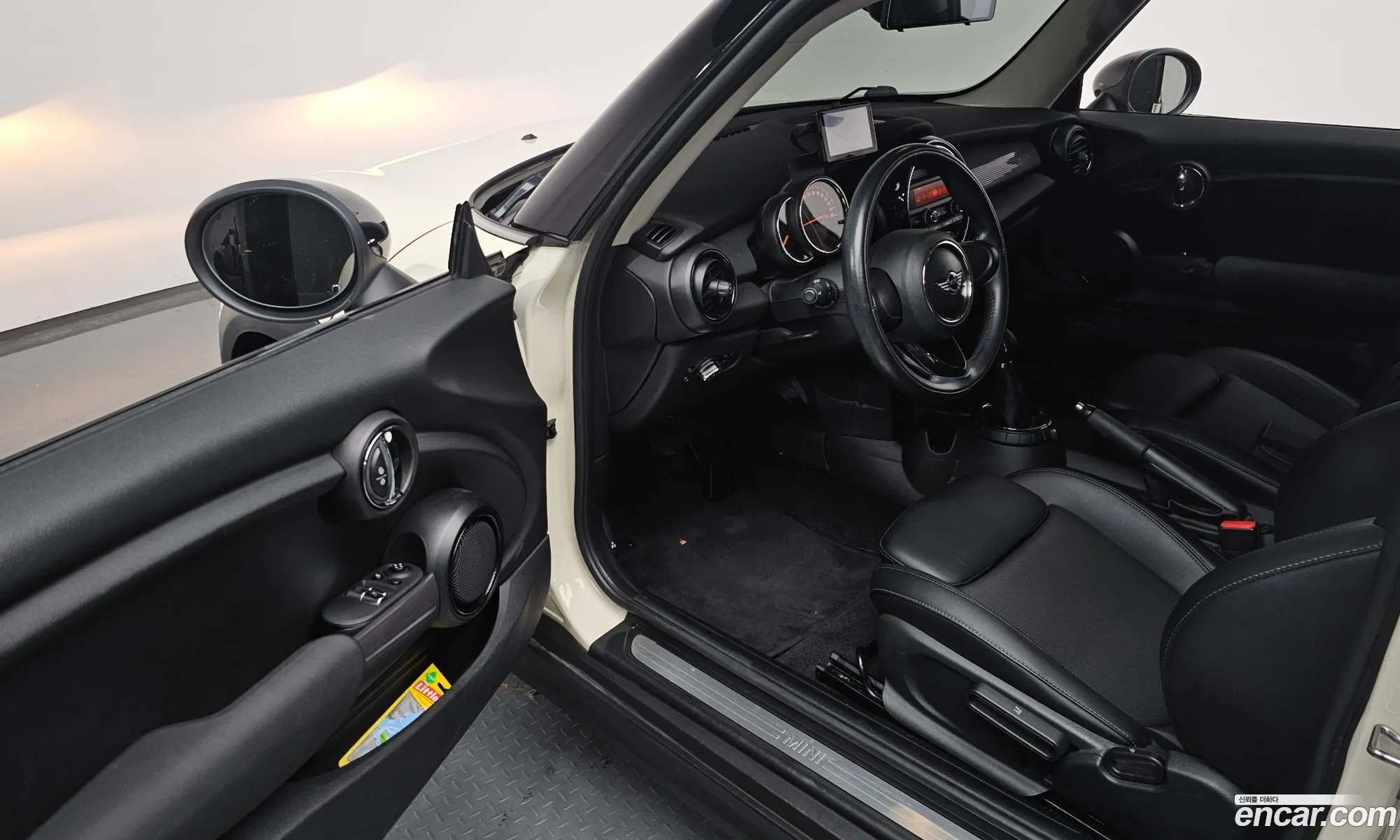 Mini Cooper 2016 WMWXP5104G2A92721 — 12