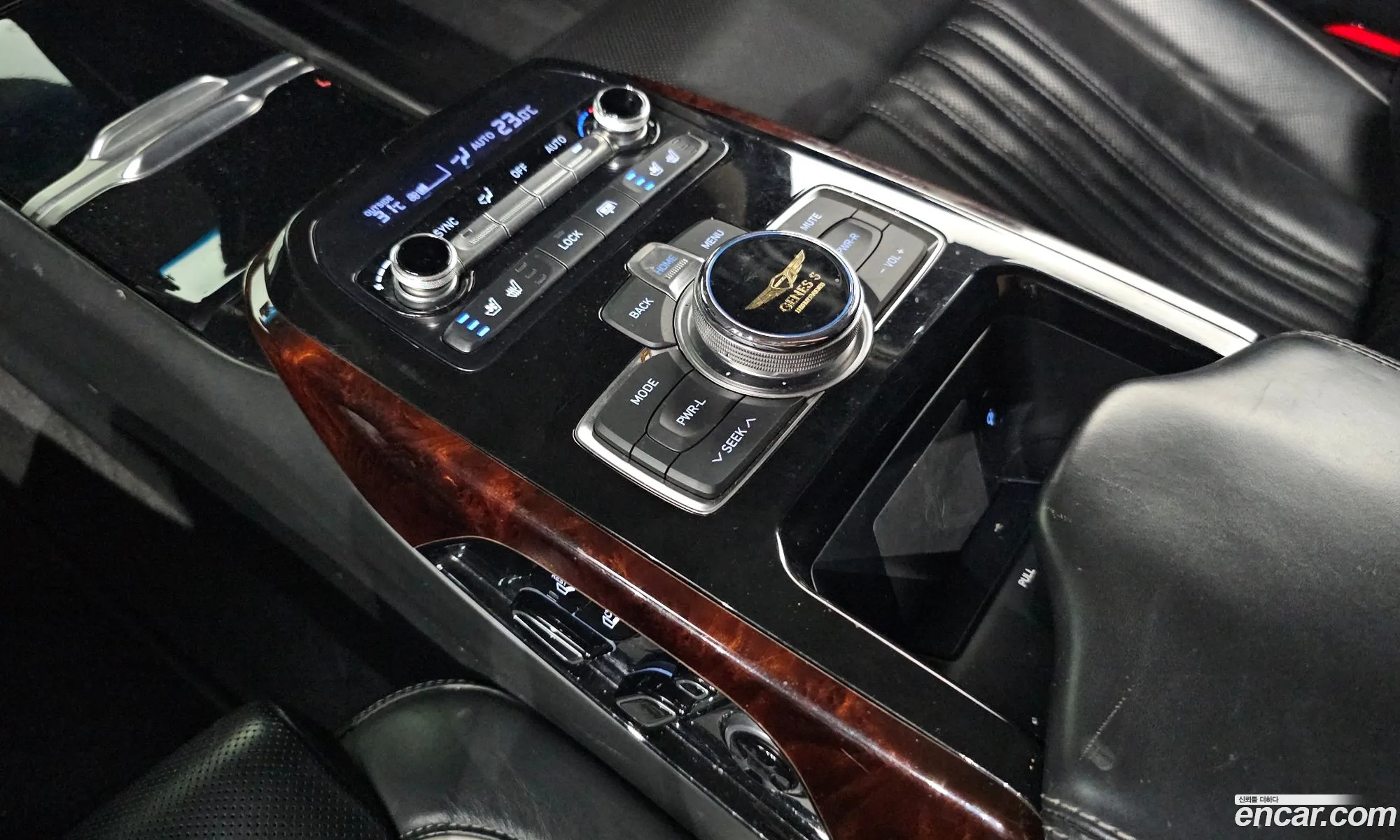 Genesis EQ900 2016 — 2