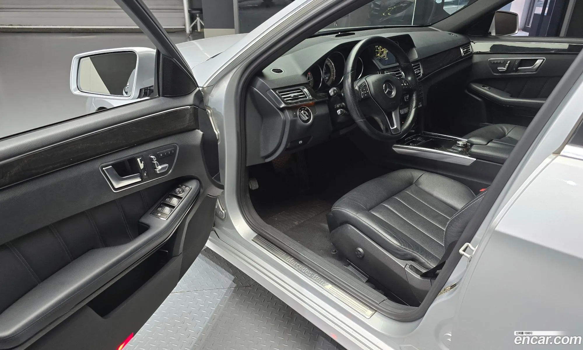 Mercedes-Benz E-Class W212 2013 WDDHF5FB7EA818579 — 5