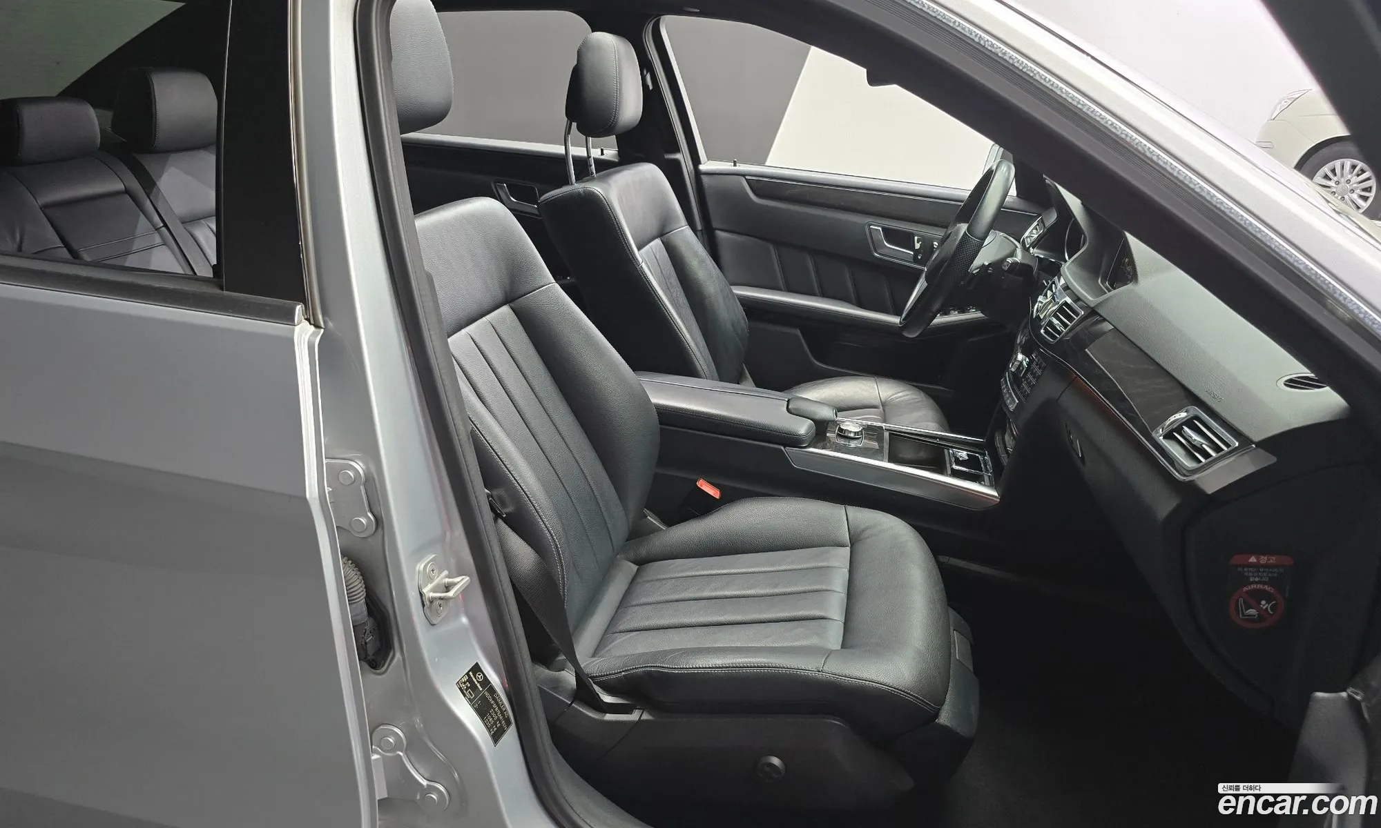 Mercedes-Benz E-Class W212 2013 WDDHF5FB7EA818579 — 4