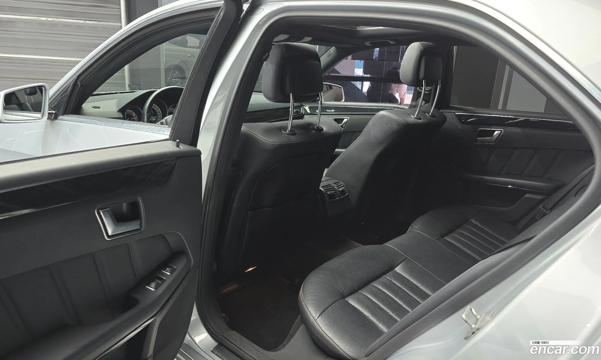Mercedes-Benz E-Class W212 2013 WDDHF5FB7EA818579 — 12
