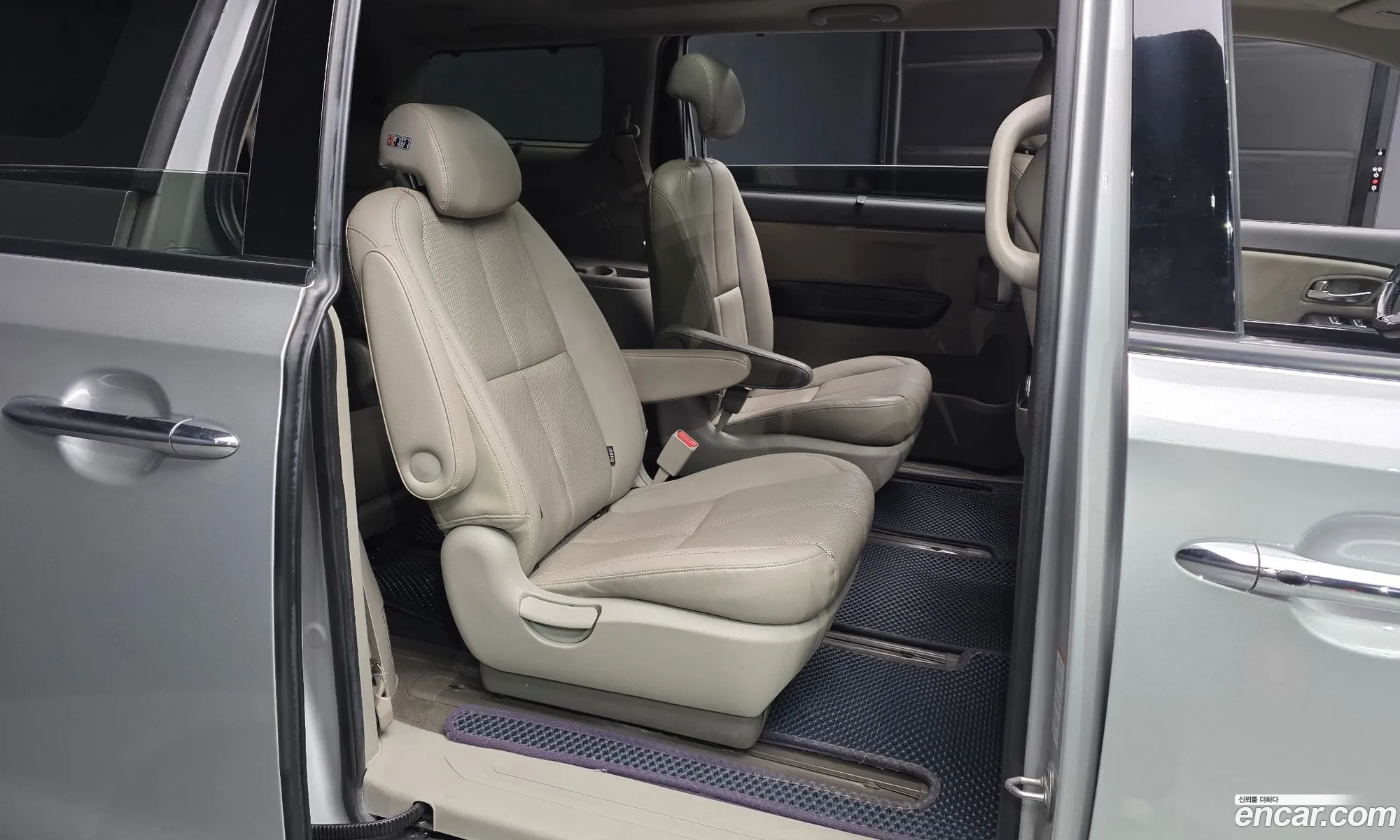 Kia Carnival 2014 — 11