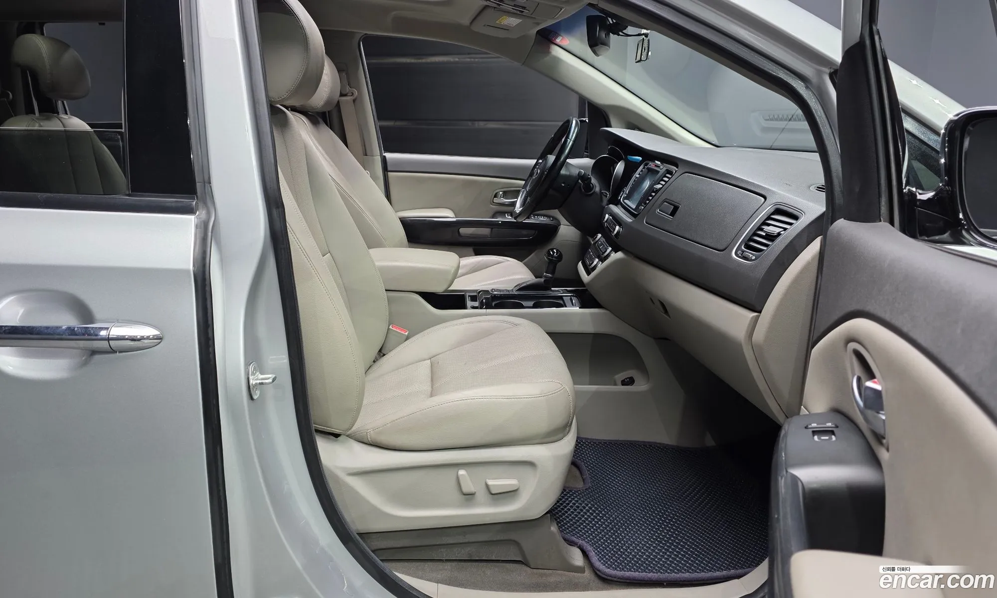 Kia Carnival 2014 — 12