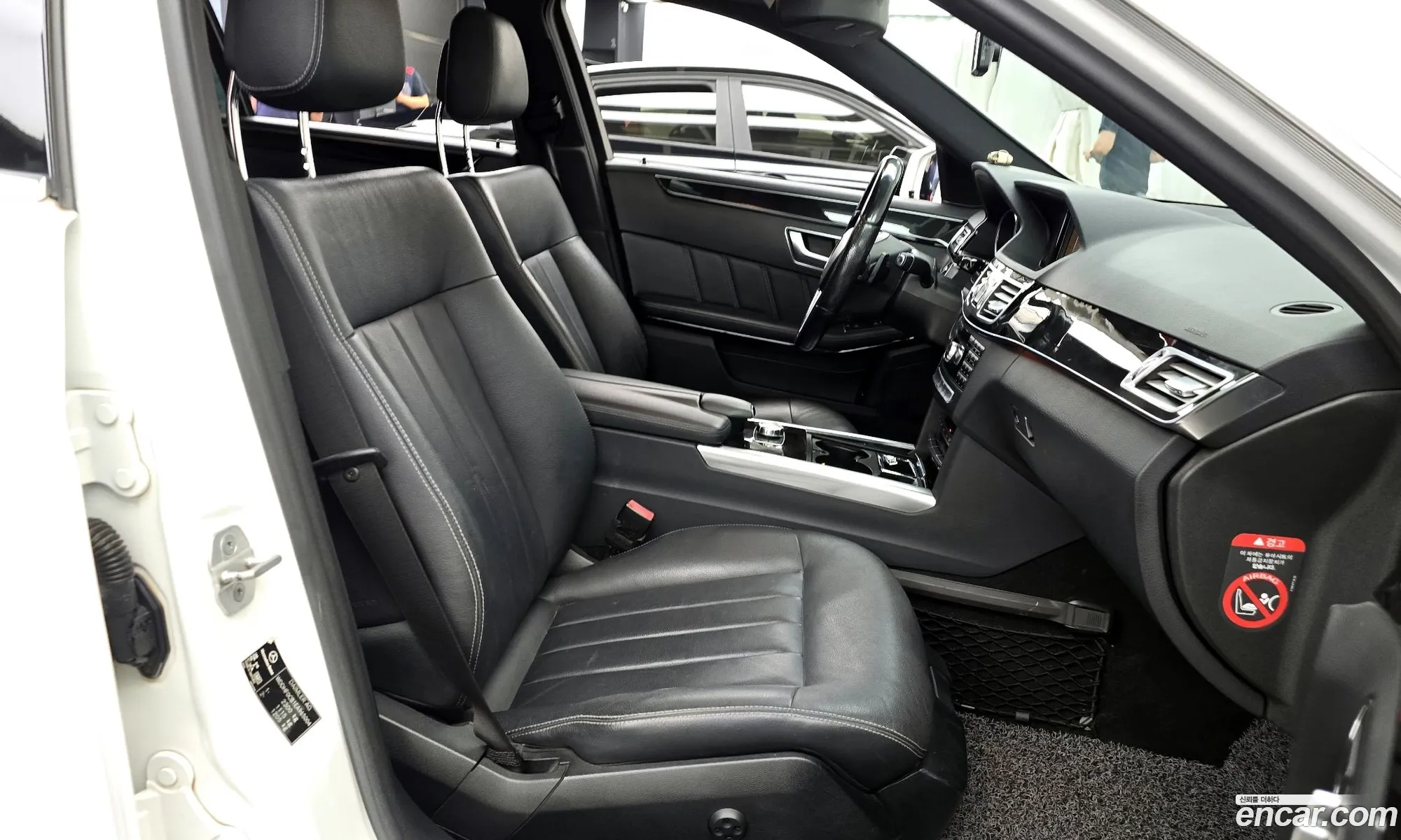 Mercedes-Benz E-Class W212 2014 WDDHF0CB1EA965004 — 8
